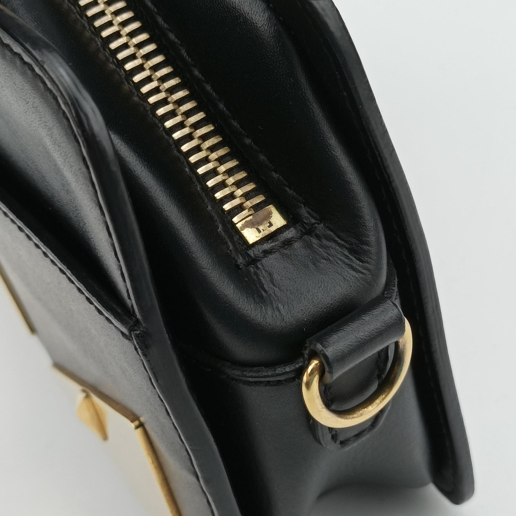 Pre-owned Fendi Monster Camera case Black Leather 7VA428 shoulderbag | stylenewstar