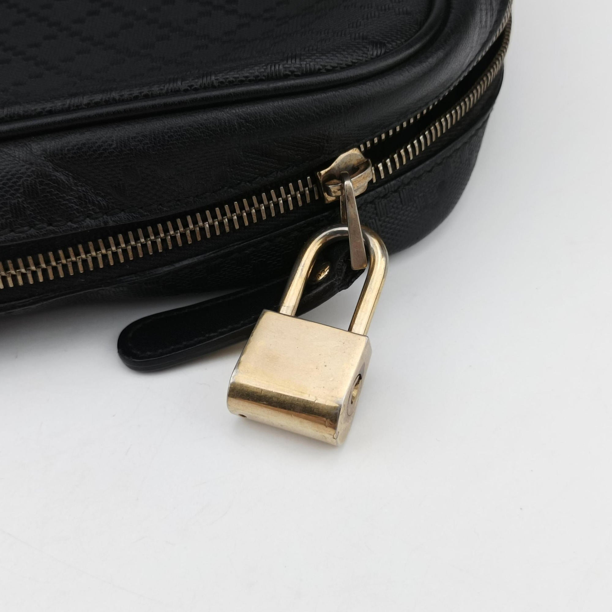 Pre-owned Gucci Diamante Black Leather 208463 handbag | stylenewstar