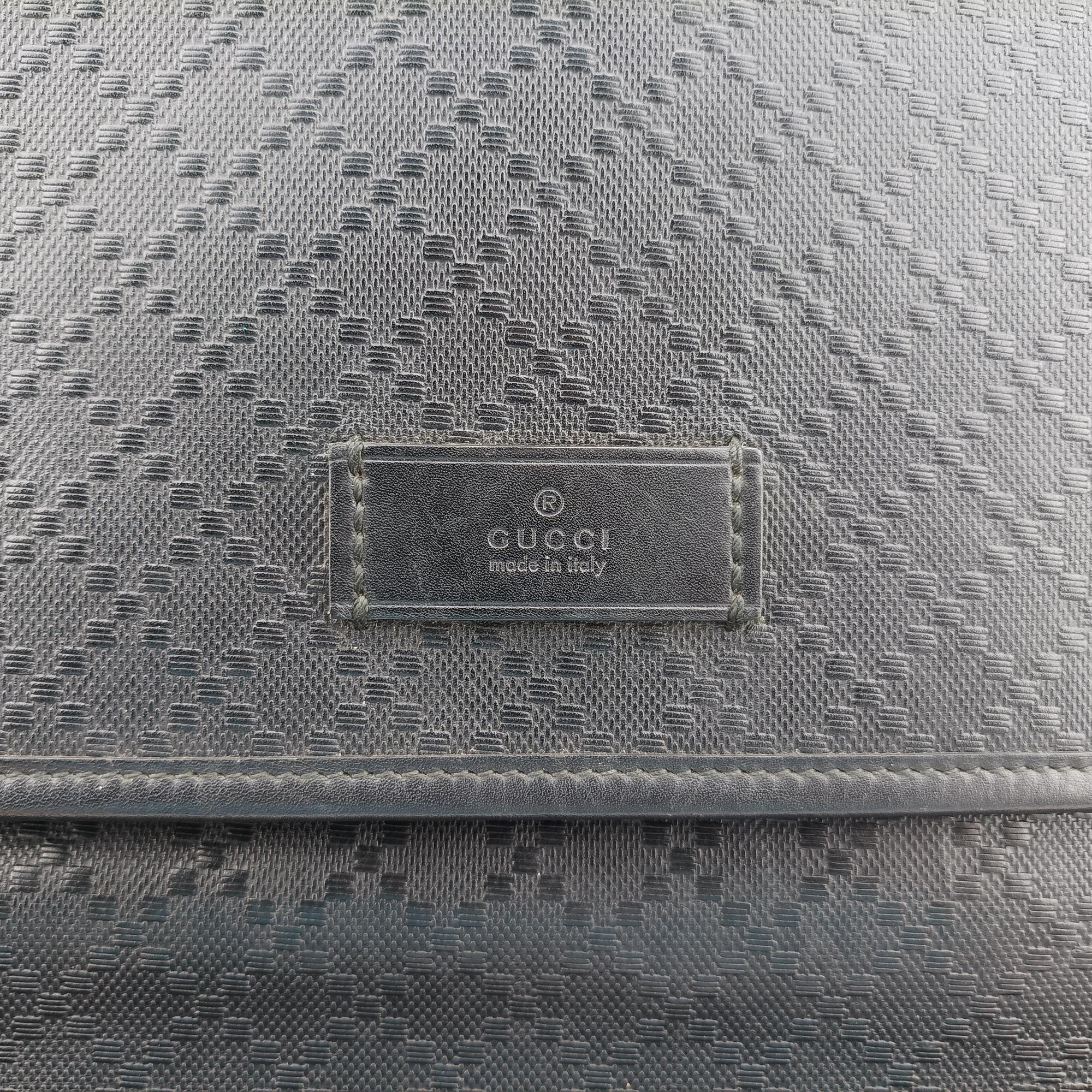 Vintage Gucci Guccissima Messenger Black Leather 223665 shoulderbag | stylenewstar