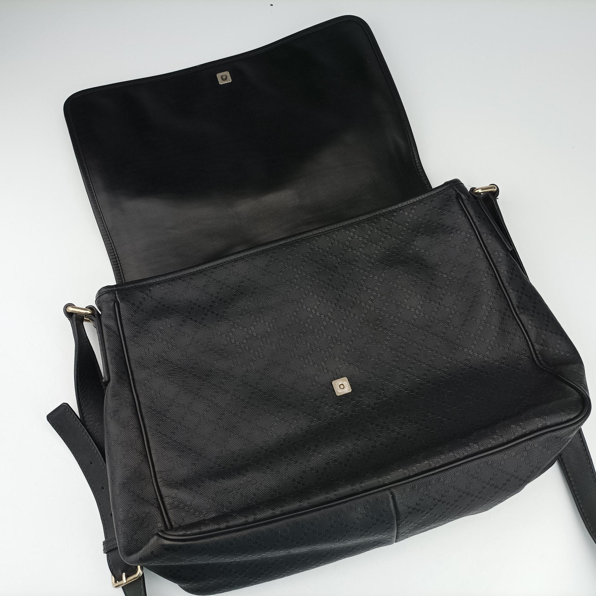 Vintage Gucci Guccissima Messenger Black Leather 223665 shoulderbag | stylenewstar