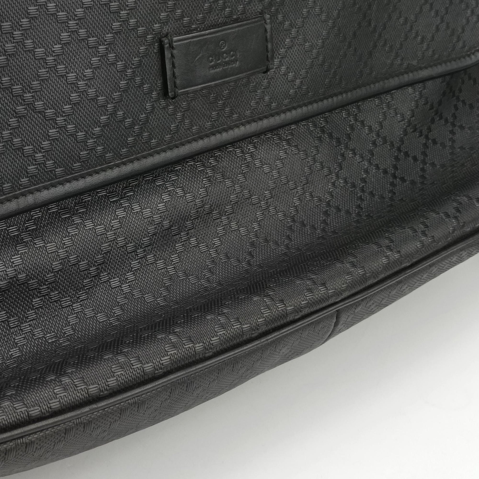 Vintage Gucci Guccissima Messenger Black Leather 223665 shoulderbag | stylenewstar