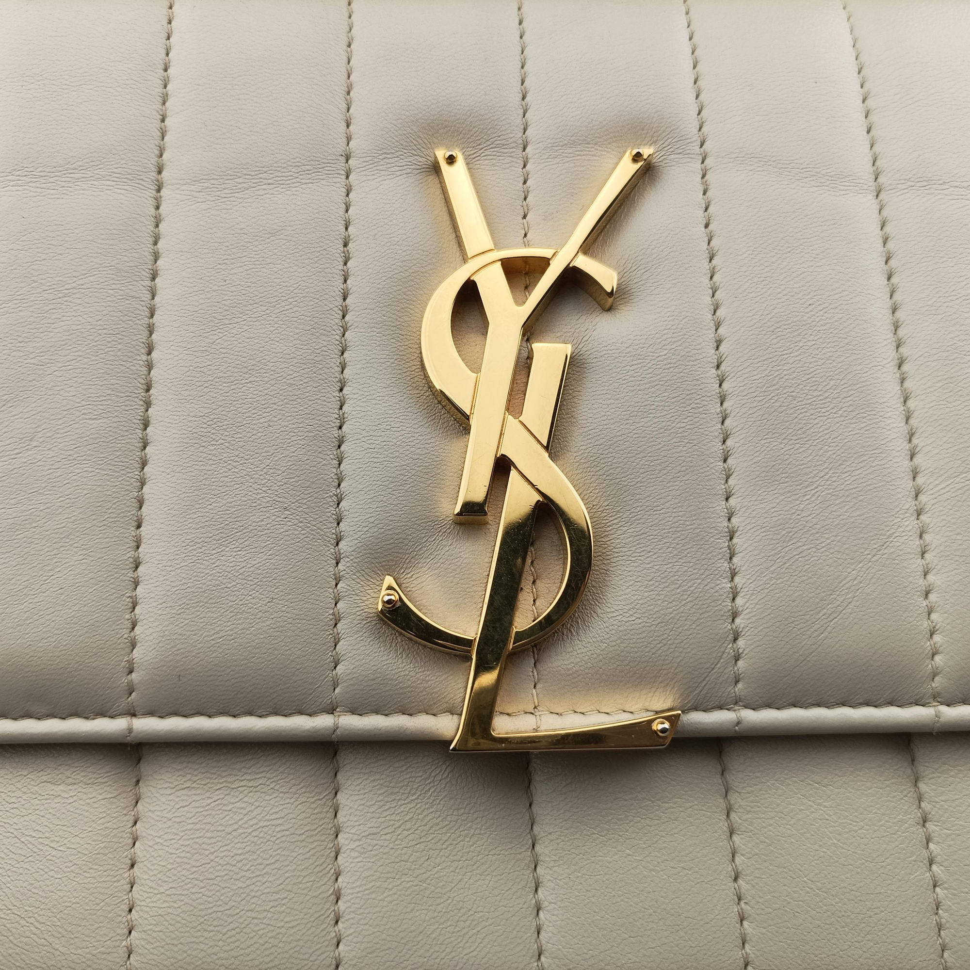 Pre-owned Yves Saint Laurent VICKY White Leather 554125 shoulderbag | stylenewstar