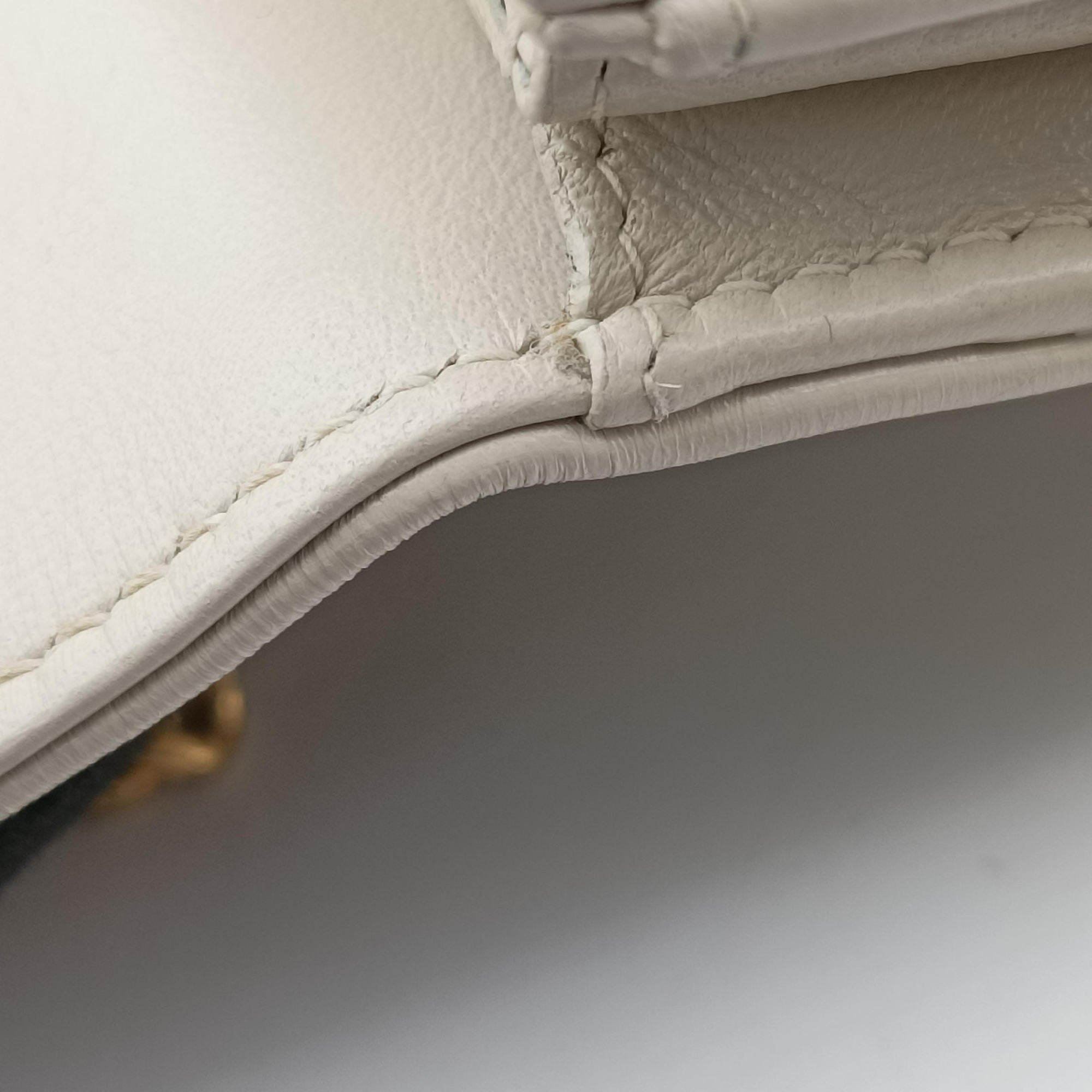 Pre-owned Yves Saint Laurent VICKY White Leather 554125 shoulderbag | stylenewstar