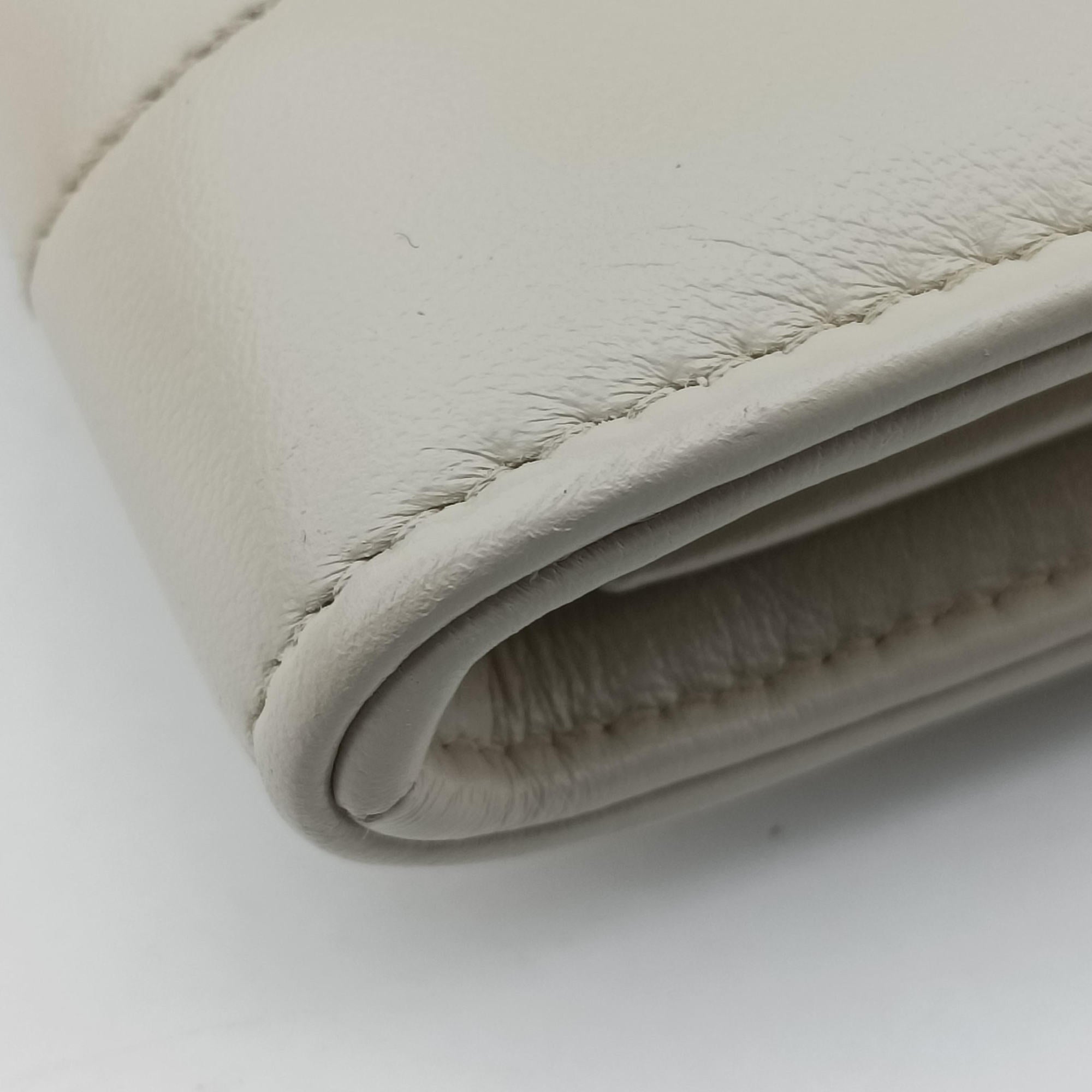 Pre-owned Yves Saint Laurent VICKY White Leather 554125 shoulderbag | stylenewstar