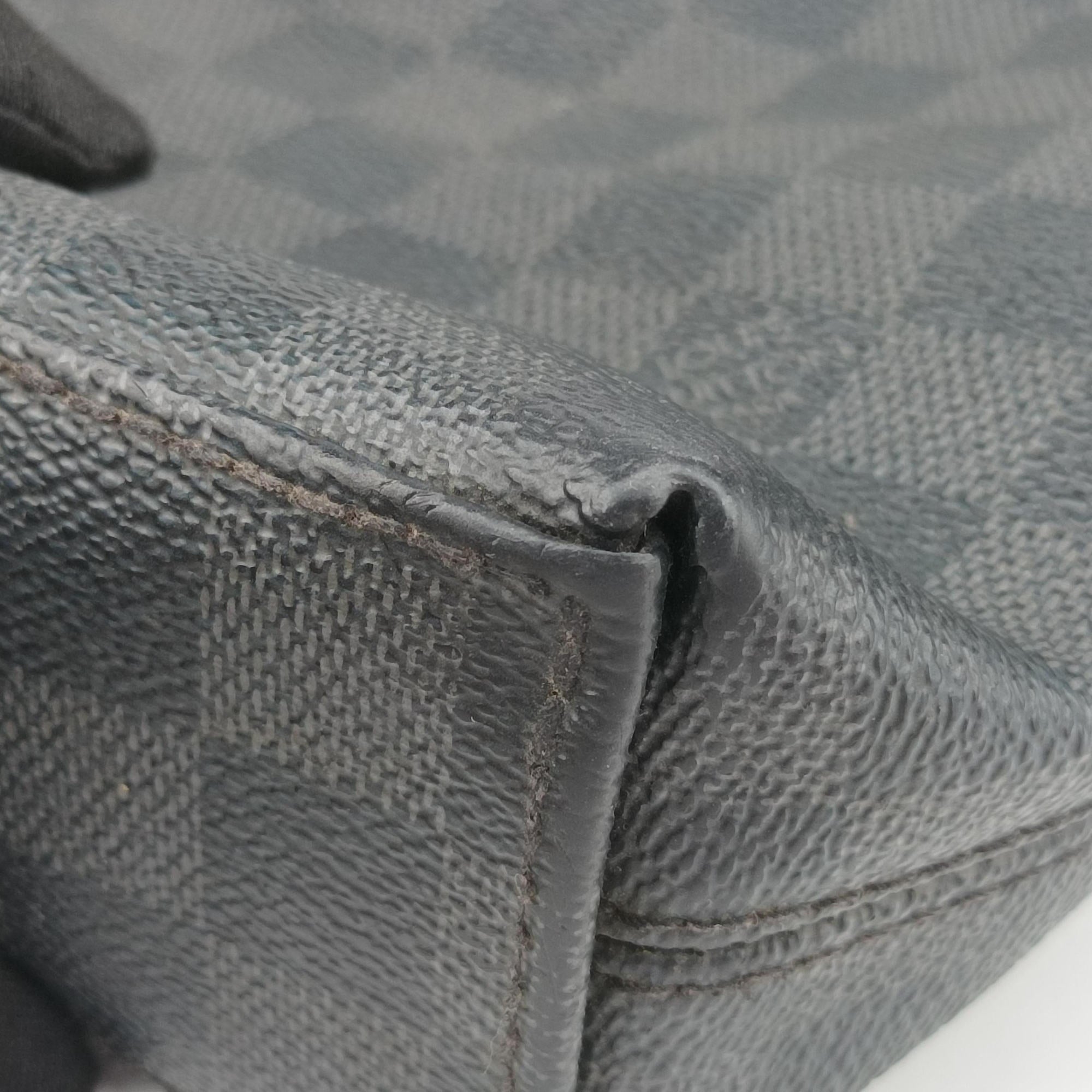 Secondhand Louis Vuitton Porte Documents Jour Noir Damier Graphite N48224 handbag | stylenewstar