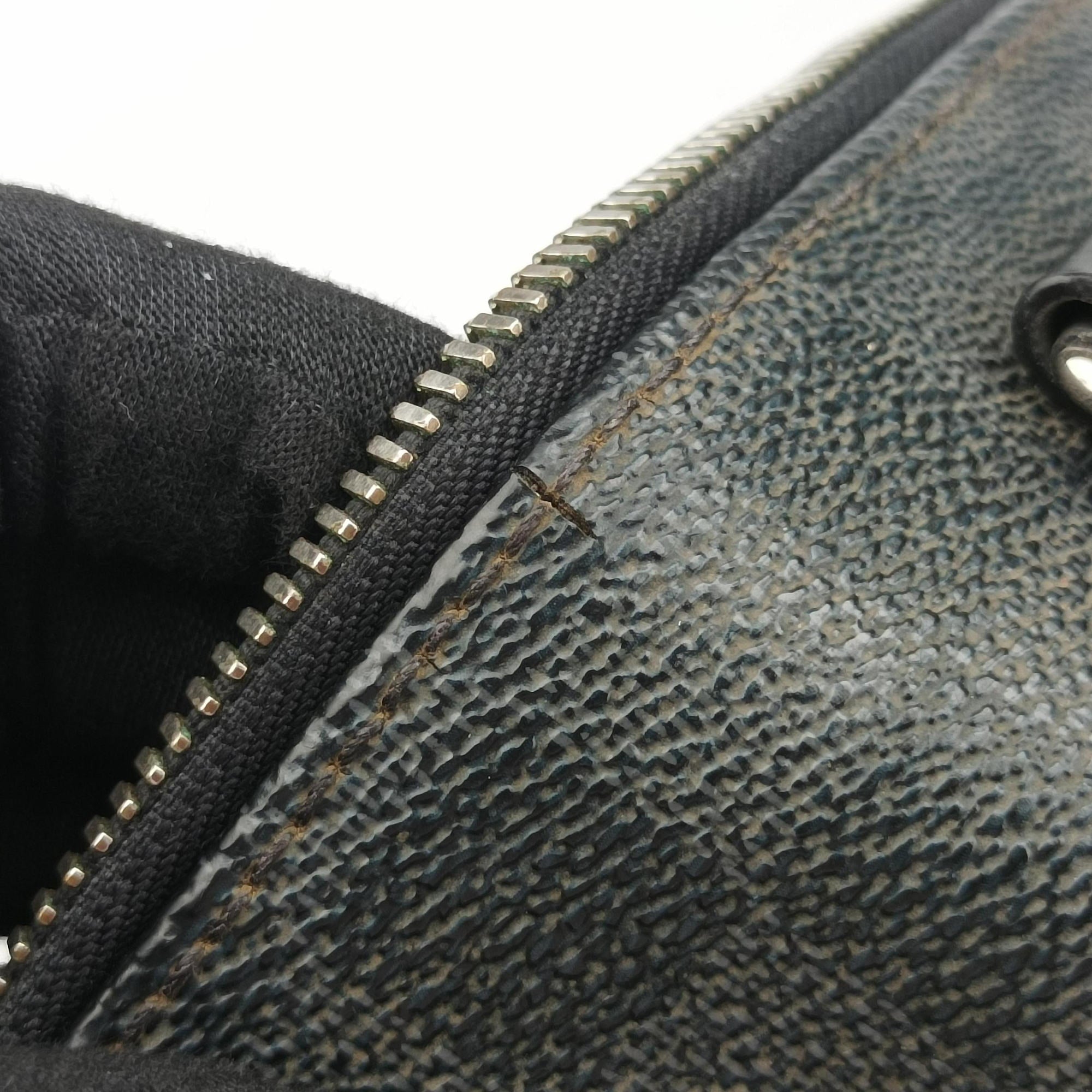 Secondhand Louis Vuitton Porte Documents Jour Noir Damier Graphite N48224 handbag | stylenewstar
