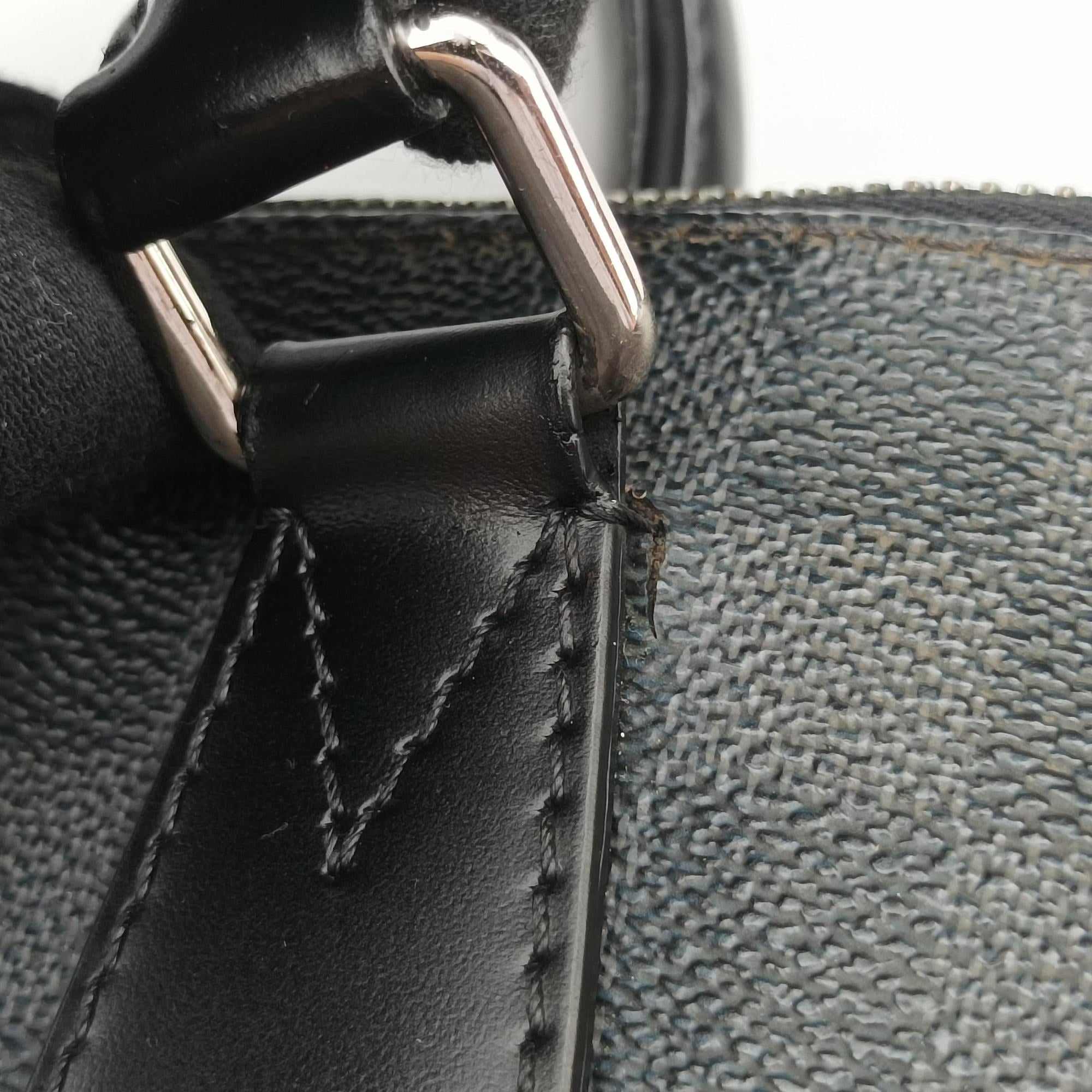 Secondhand Louis Vuitton Porte Documents Jour Noir Damier Graphite N48224 handbag | stylenewstar