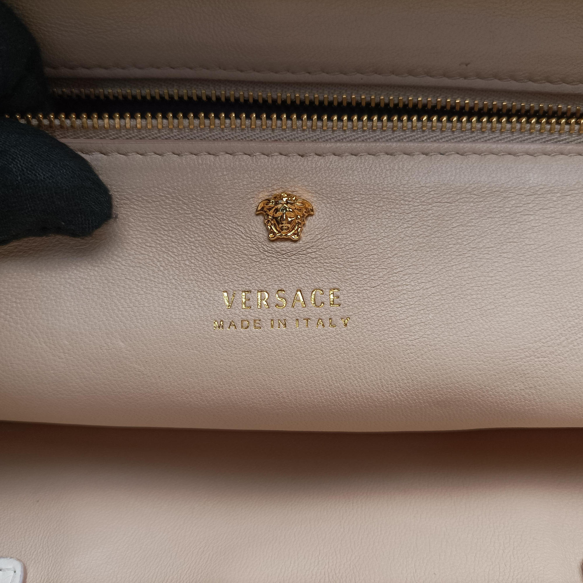 Pre-owned VERSACE Medusa Palazzo White lambskin  shoulderbag | stylenewstar