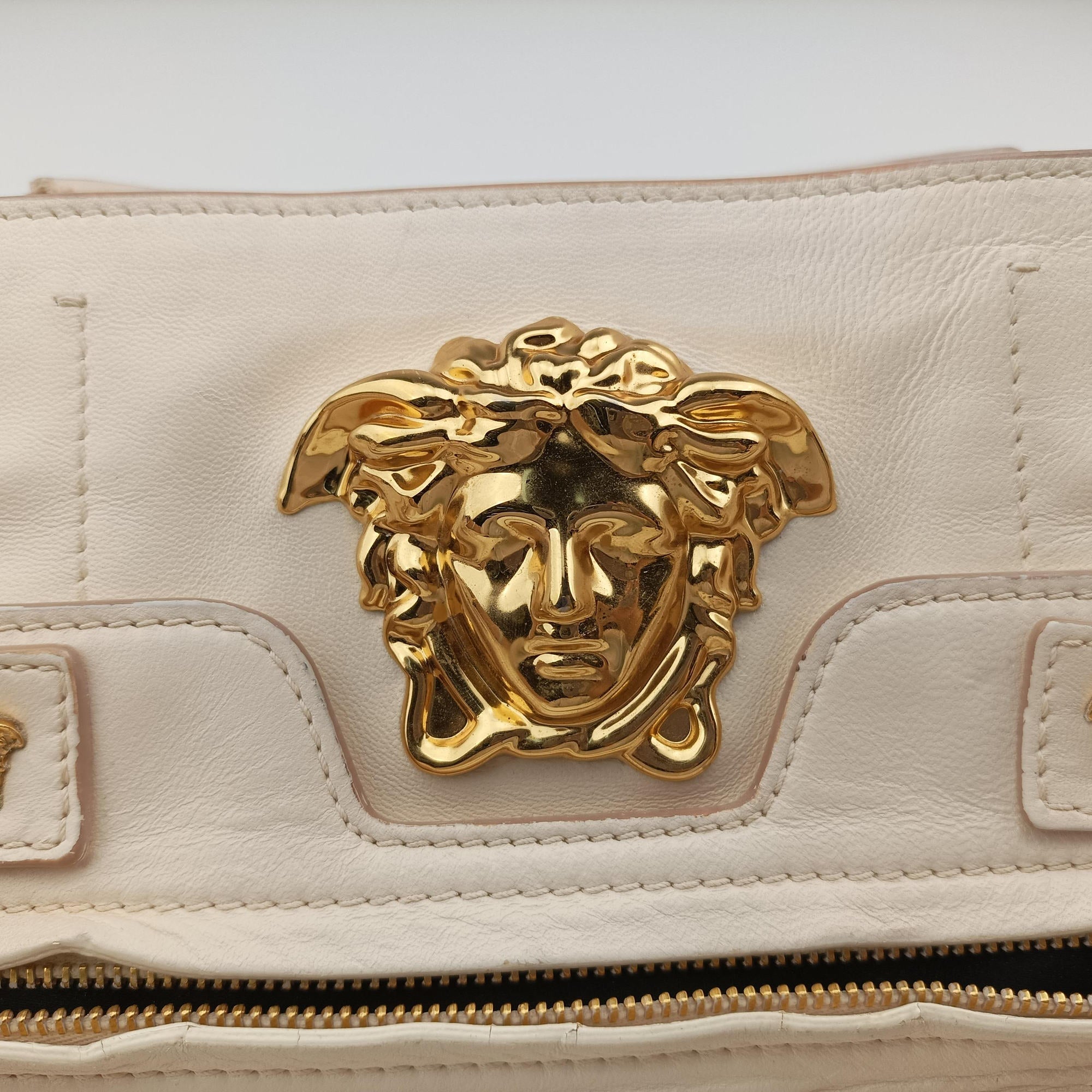 Pre-owned VERSACE Medusa Palazzo White lambskin  shoulderbag | stylenewstar