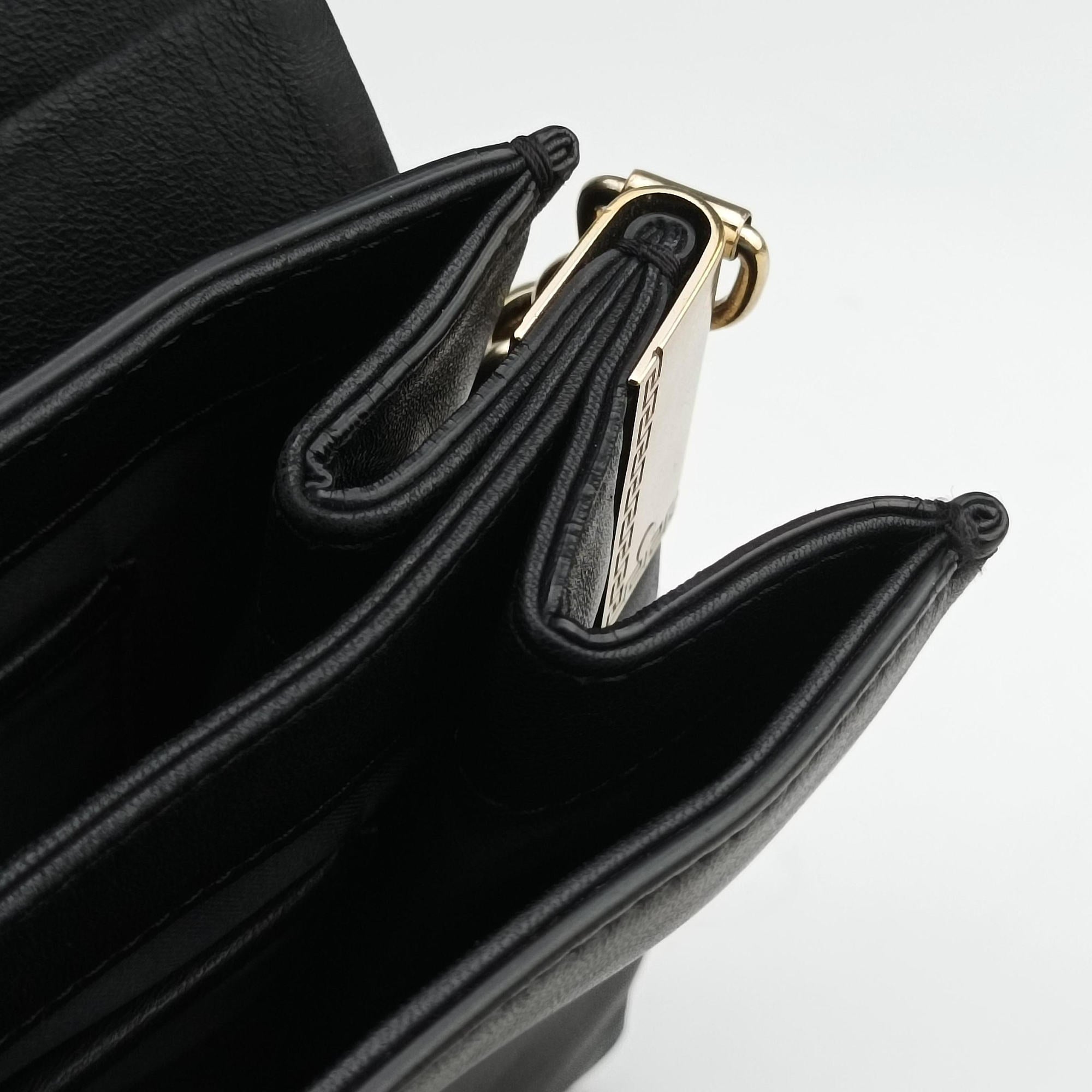 Secondhand VERSACE La Medusa Black Leather  shoulderbag | stylenewstar