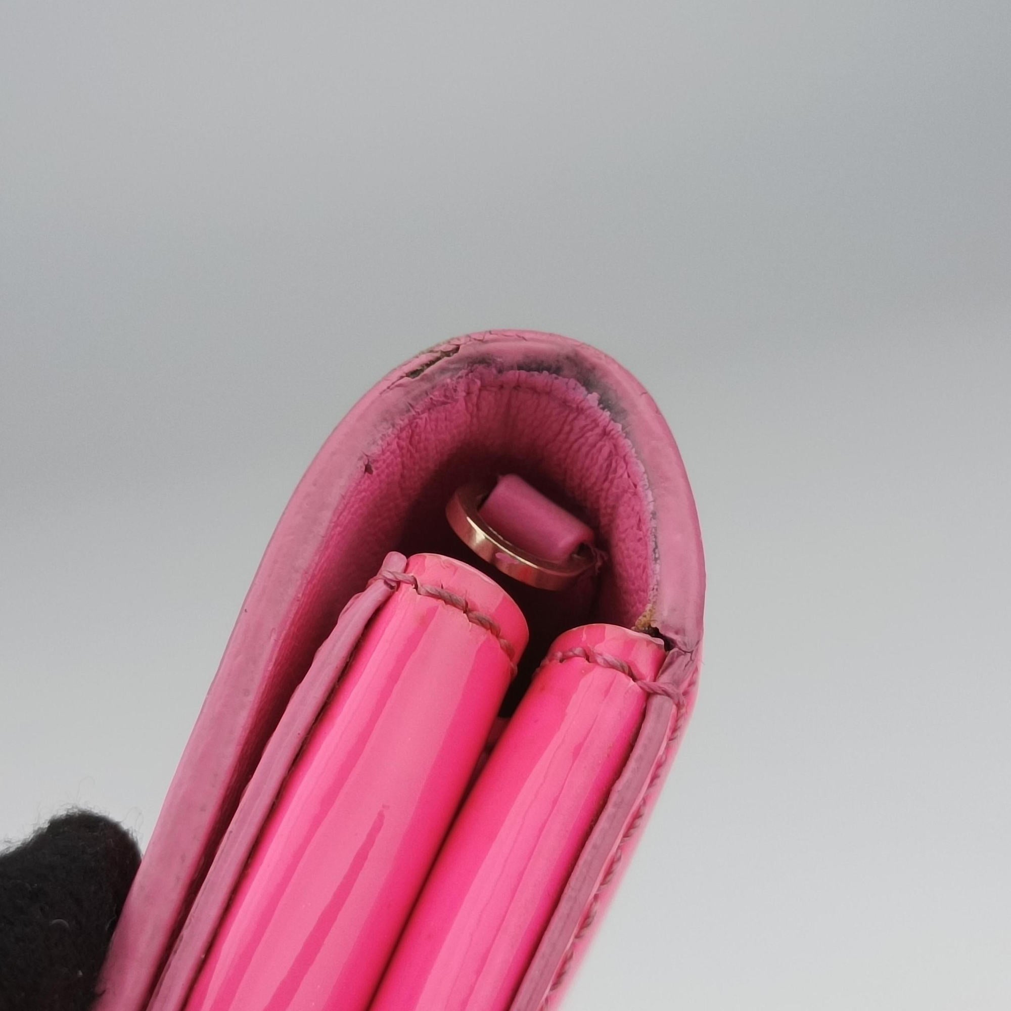 Pre-owned VERSACE Medusa Rose Patent  clutchbag | stylenewstar