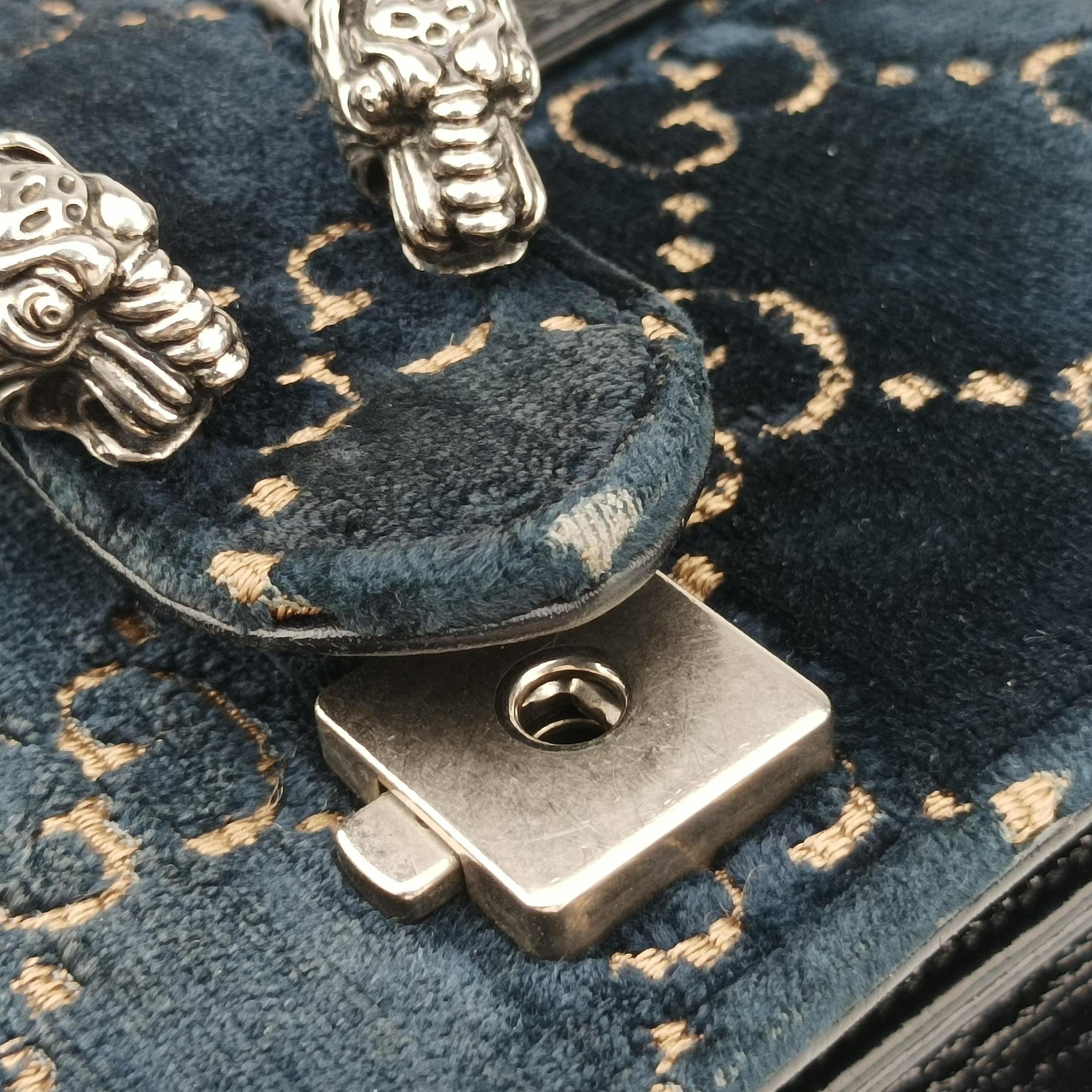 Pre-owned Gucci Dionysus Navy velour 400249 shoulderbag | stylenewstar