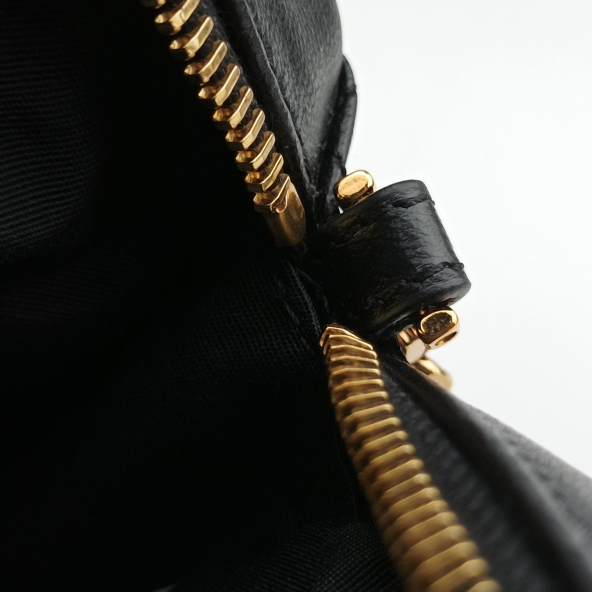 Vintage VERSACE Medusa Black Leather  shoulderbag | stylenewstar