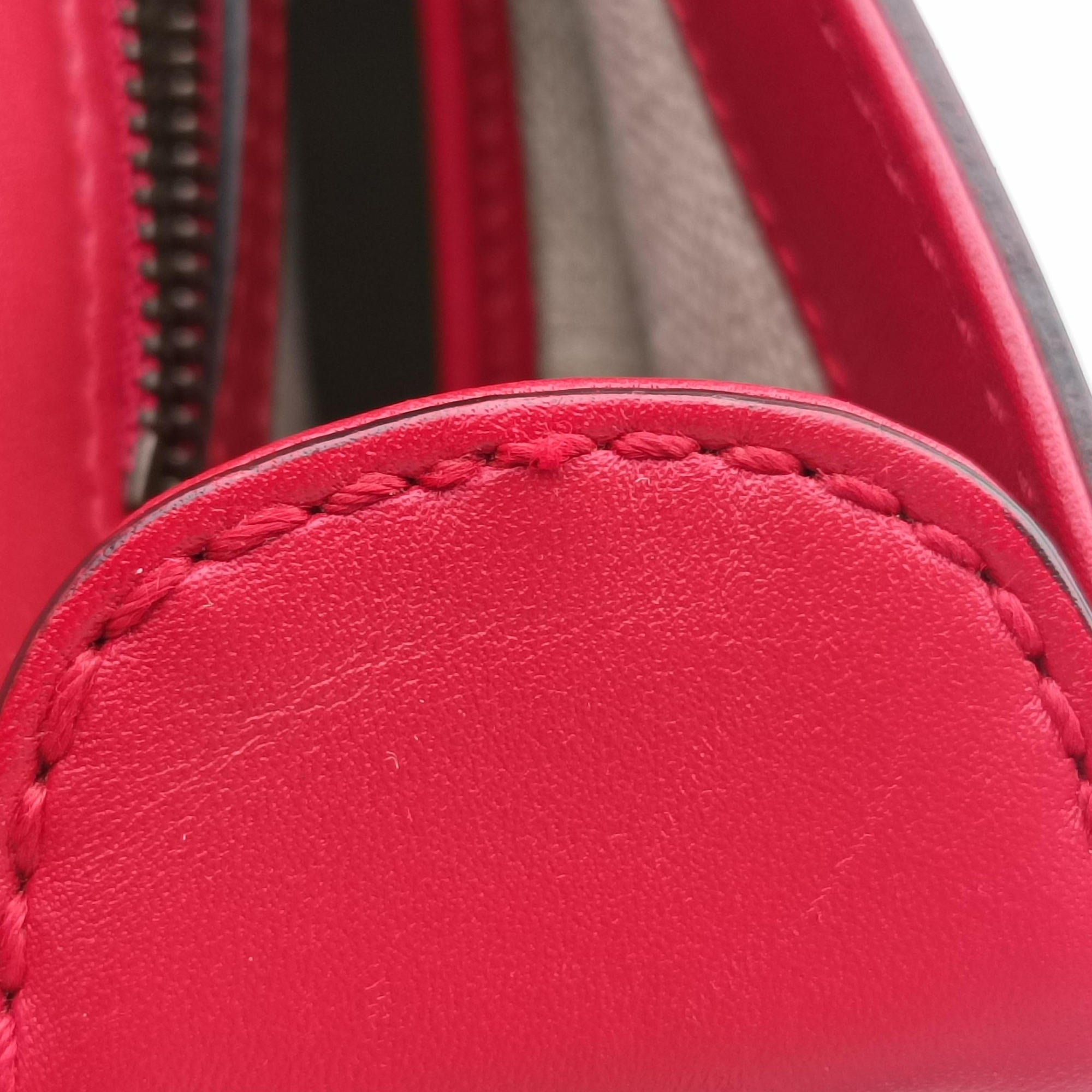 Pre-owned Gucci Lady Web khaki×red canvas×leather 383848 shoulderbag | stylenewstar