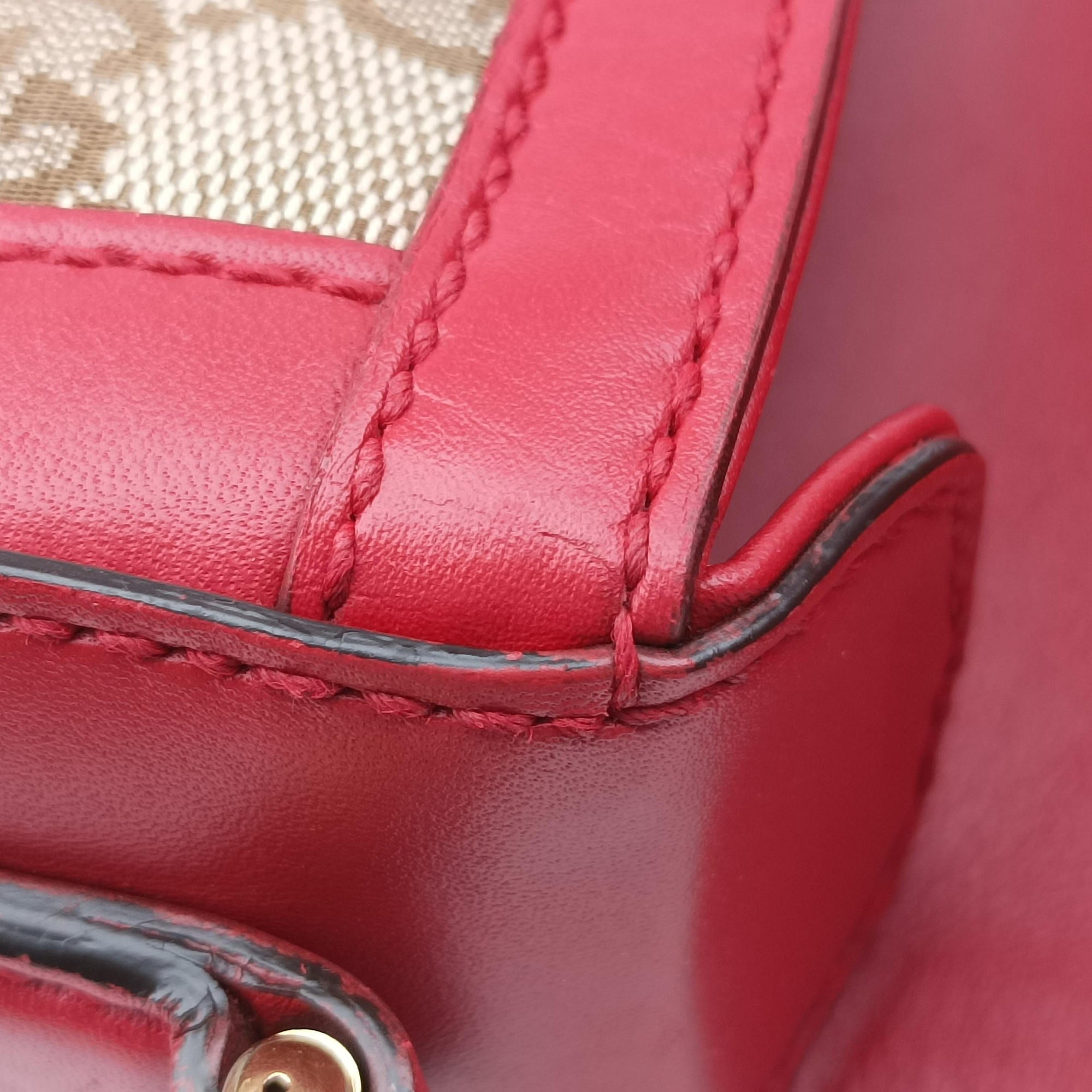 Pre-owned Gucci Lady Web khaki×red canvas×leather 383848 shoulderbag | stylenewstar