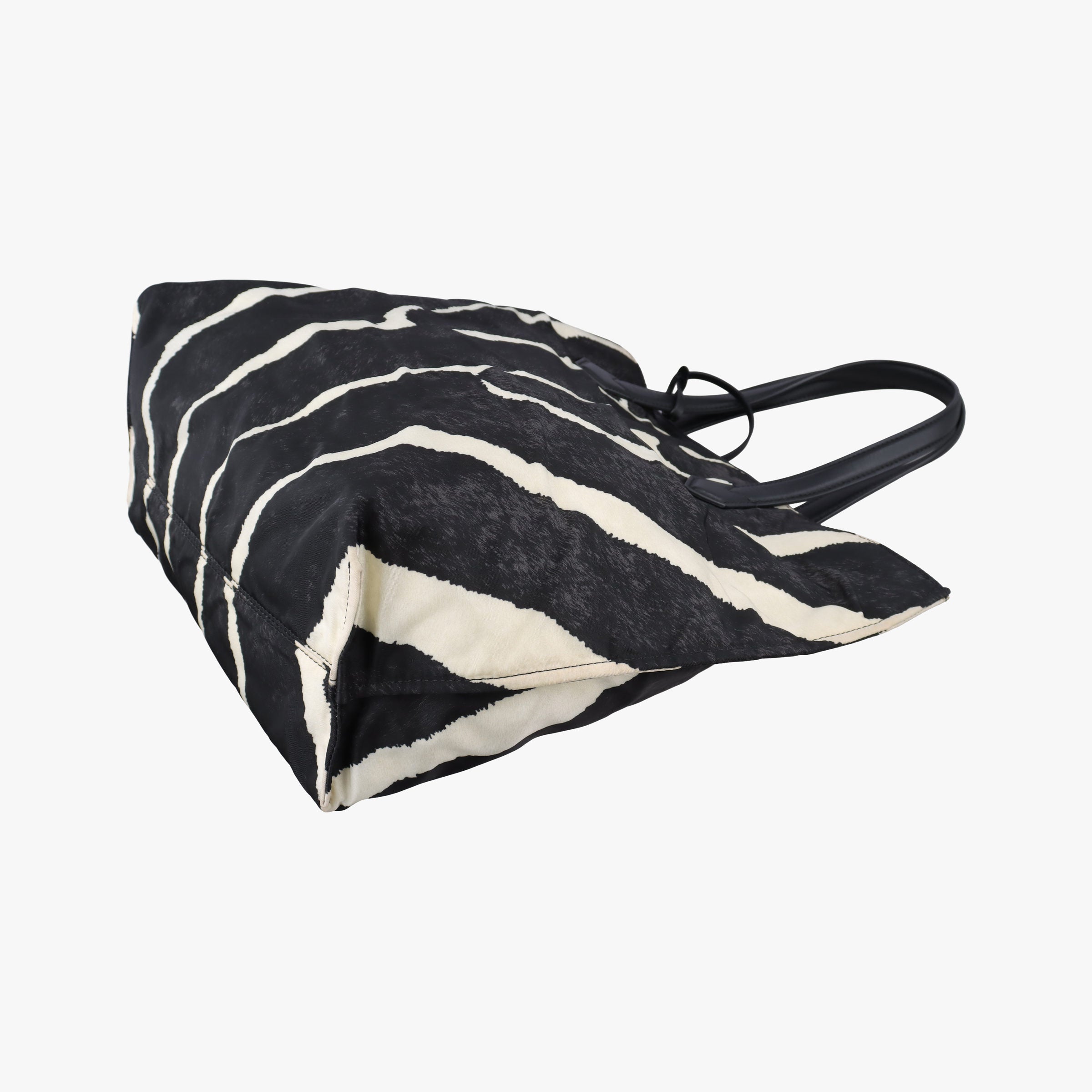 Pre-owned Fendi Zebra Print tote White× Black Nylon x Leather 8BH260 handbag | stylenewstar