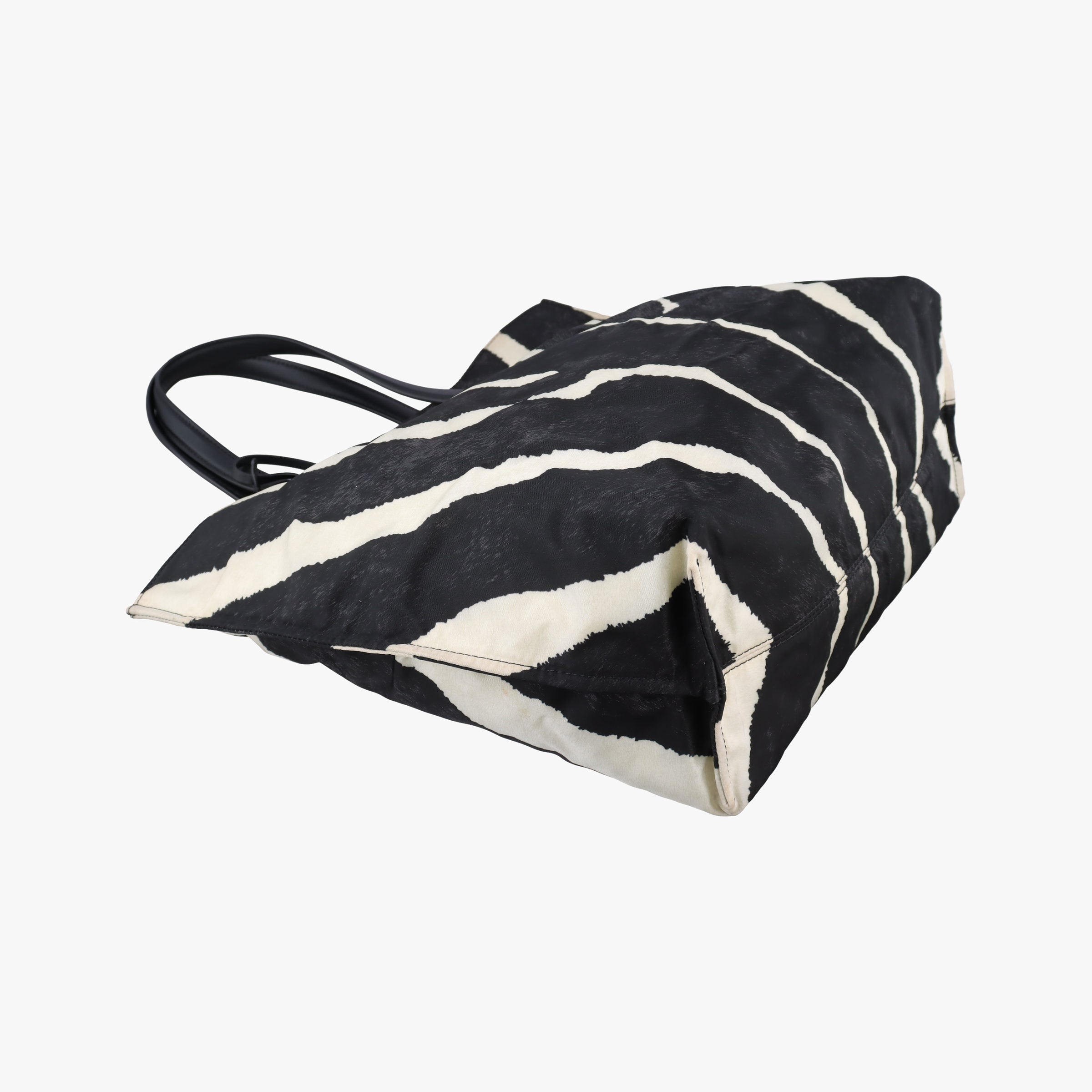 Pre-owned Fendi Zebra Print tote White× Black Nylon x Leather 8BH260 handbag | stylenewstar