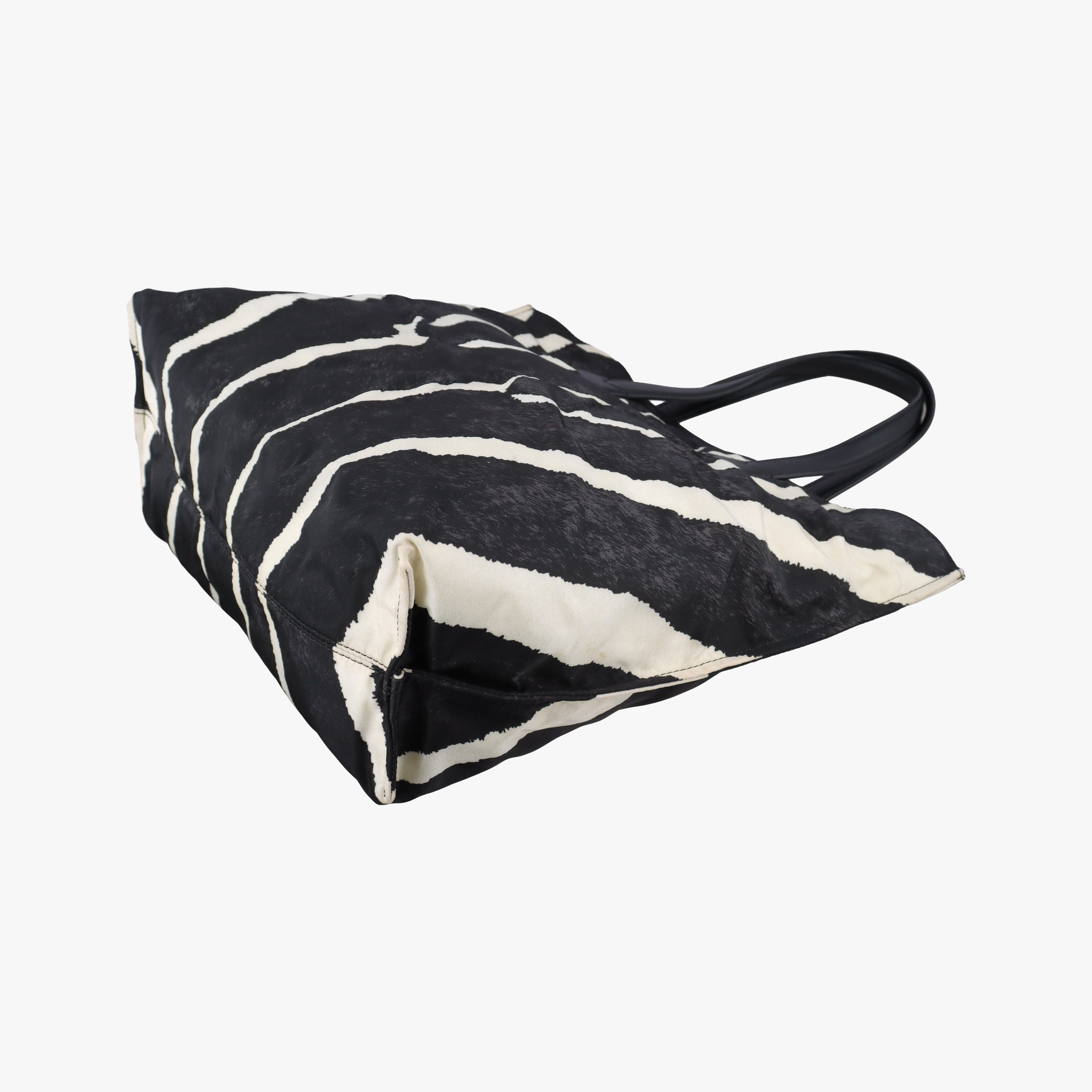 Pre-owned Fendi Zebra Print tote White× Black Nylon x Leather 8BH260 handbag | stylenewstar