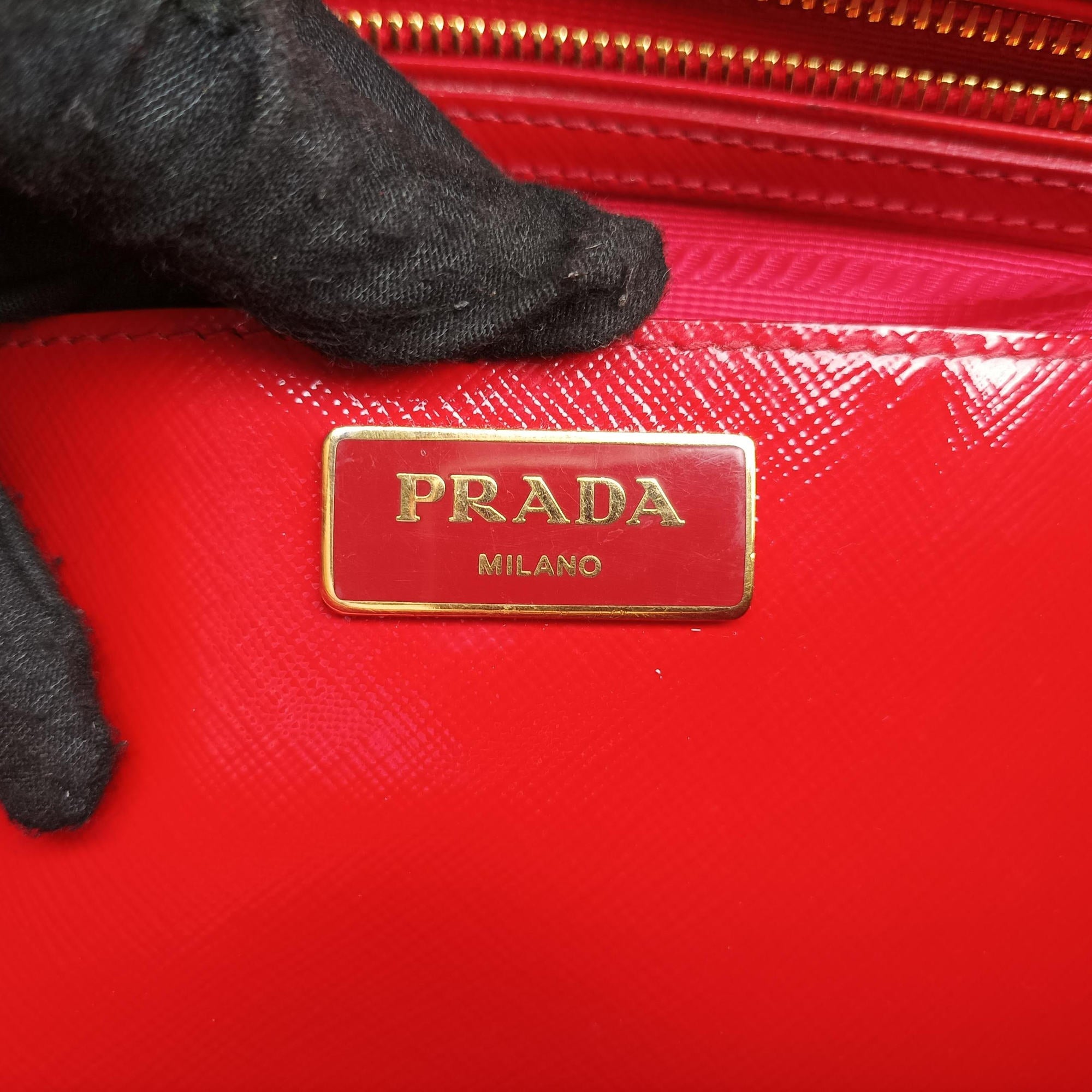 Vintage Prada Galleria Red SAFFIANO Patent BN1801 shoulderbag | stylenewstar