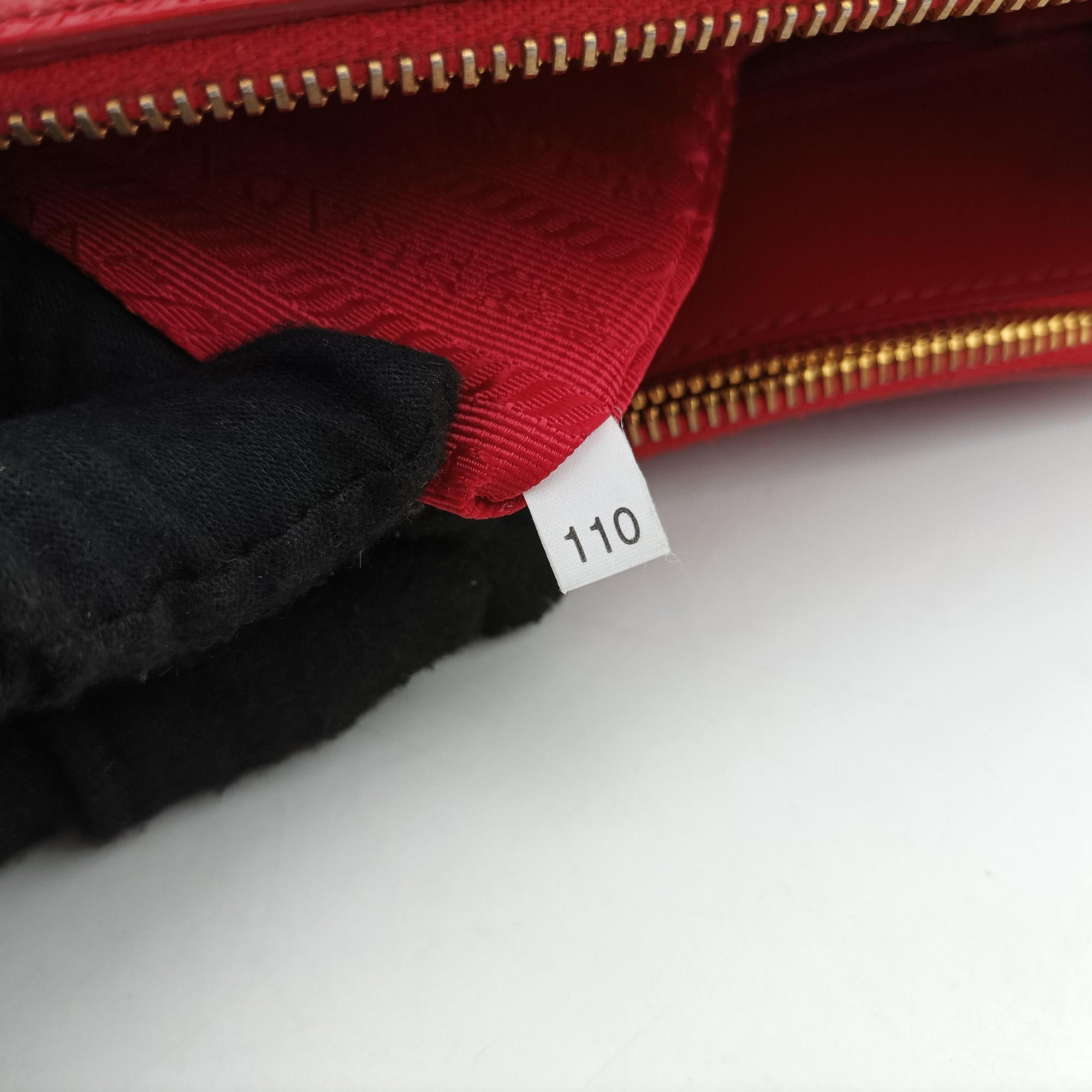 Vintage Prada Galleria Red SAFFIANO Patent BN1801 shoulderbag | stylenewstar