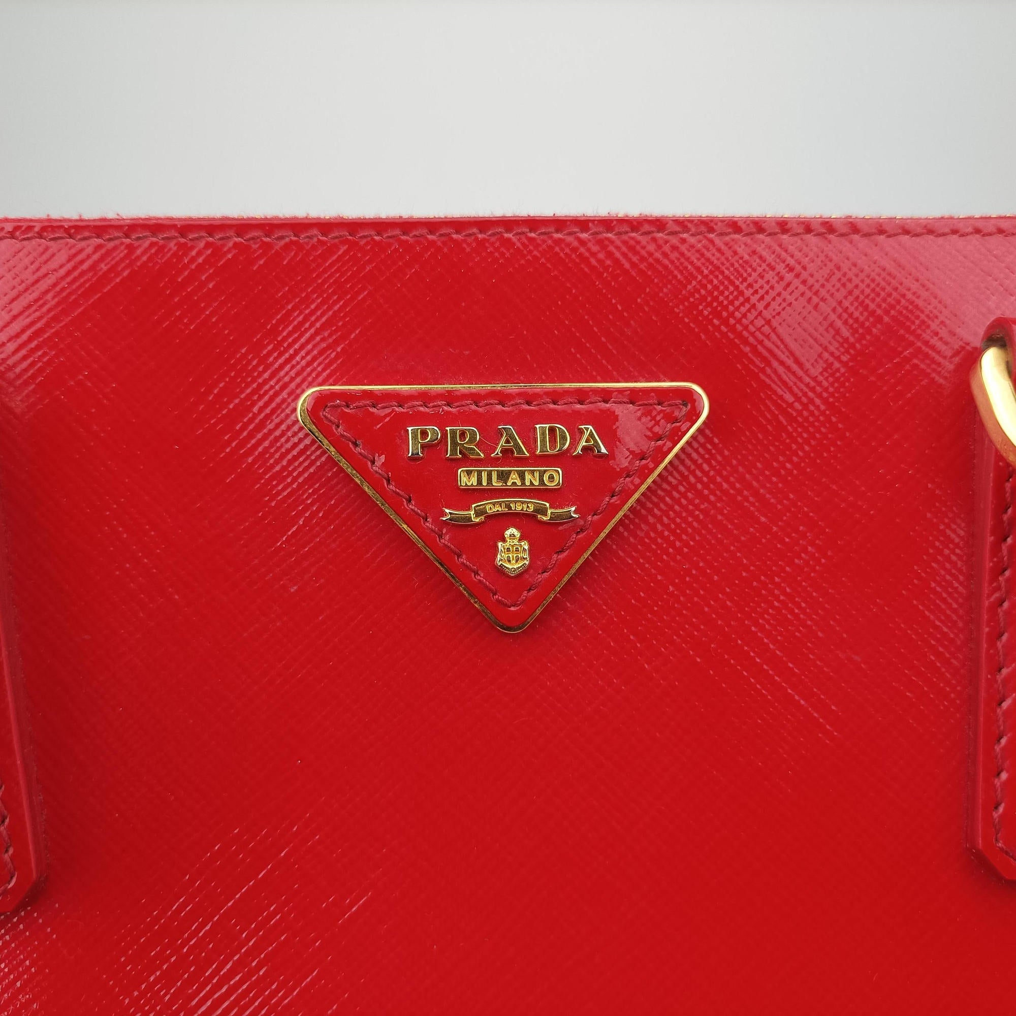 Vintage Prada Galleria Red SAFFIANO Patent BN1801 shoulderbag | stylenewstar