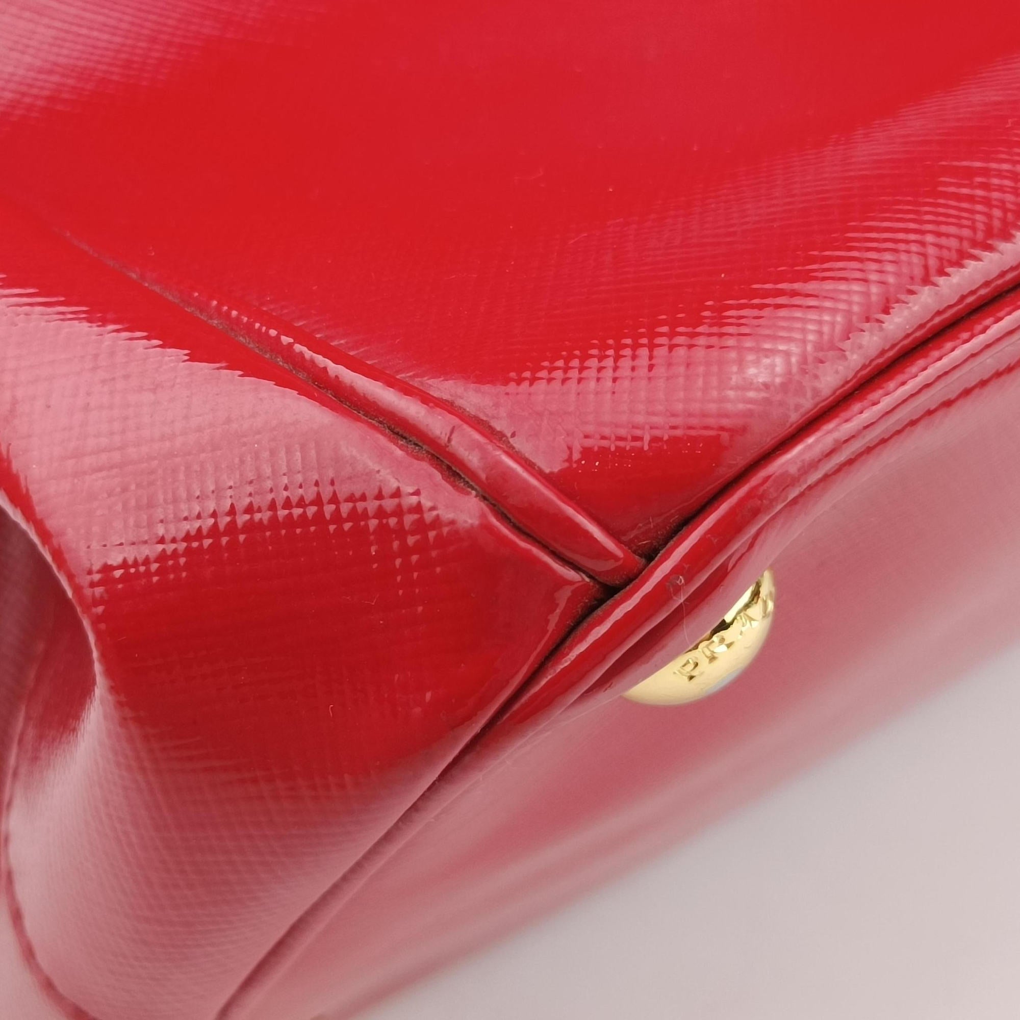 Vintage Prada Galleria Red SAFFIANO Patent BN1801 shoulderbag | stylenewstar