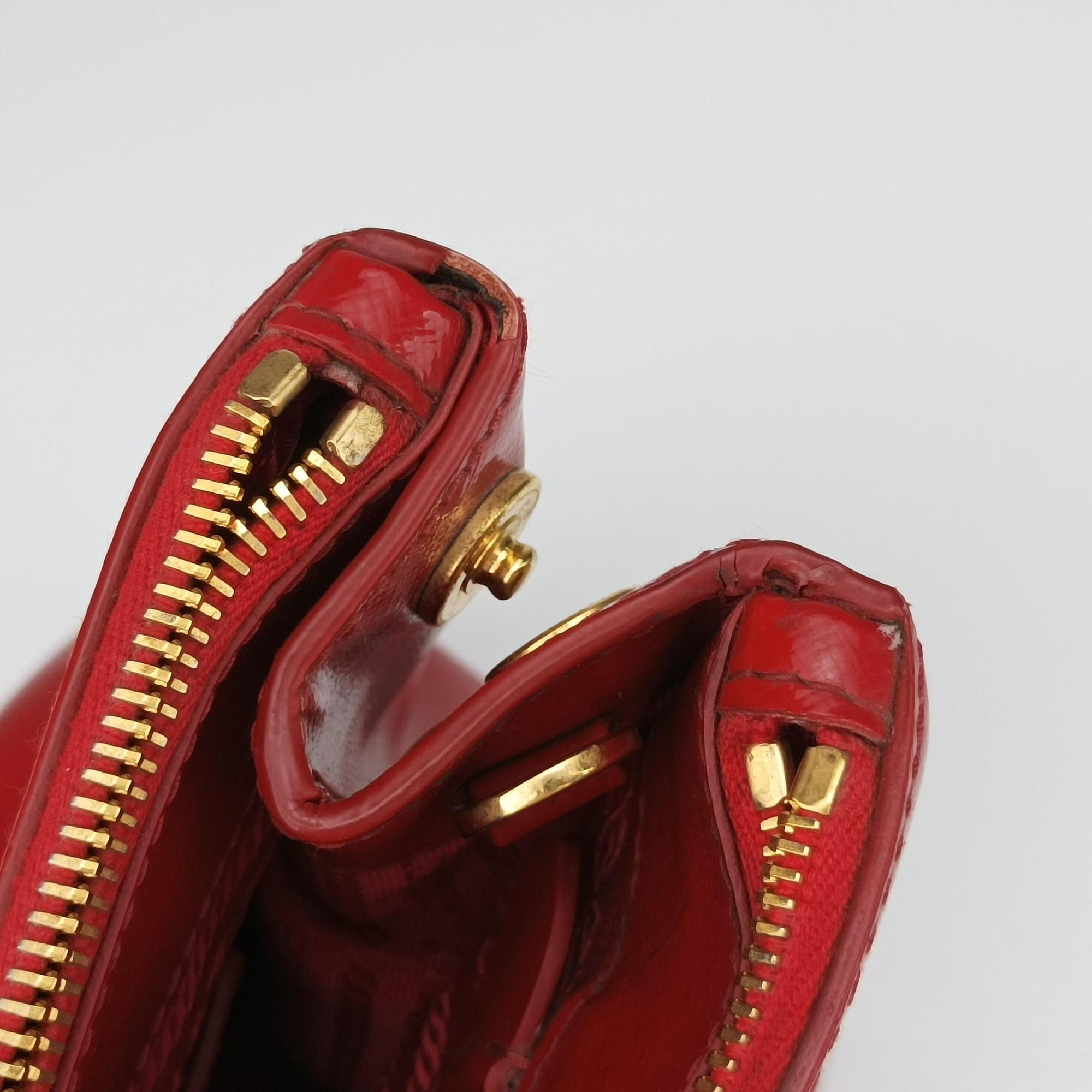 Vintage Prada Galleria Red SAFFIANO Patent BN1801 shoulderbag | stylenewstar