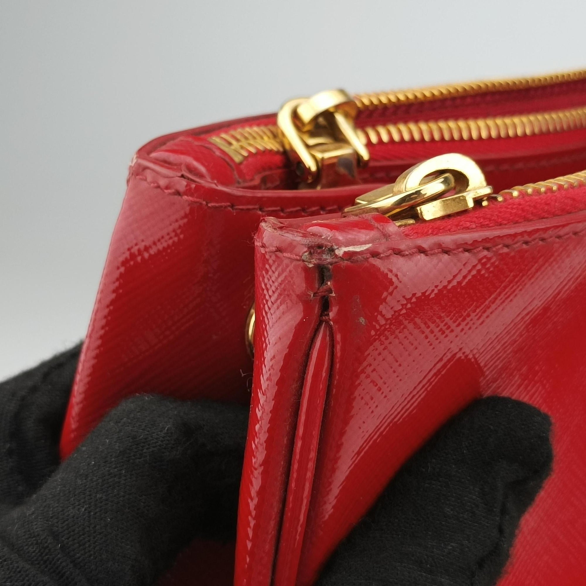Vintage Prada Galleria Red SAFFIANO Patent BN1801 shoulderbag | stylenewstar