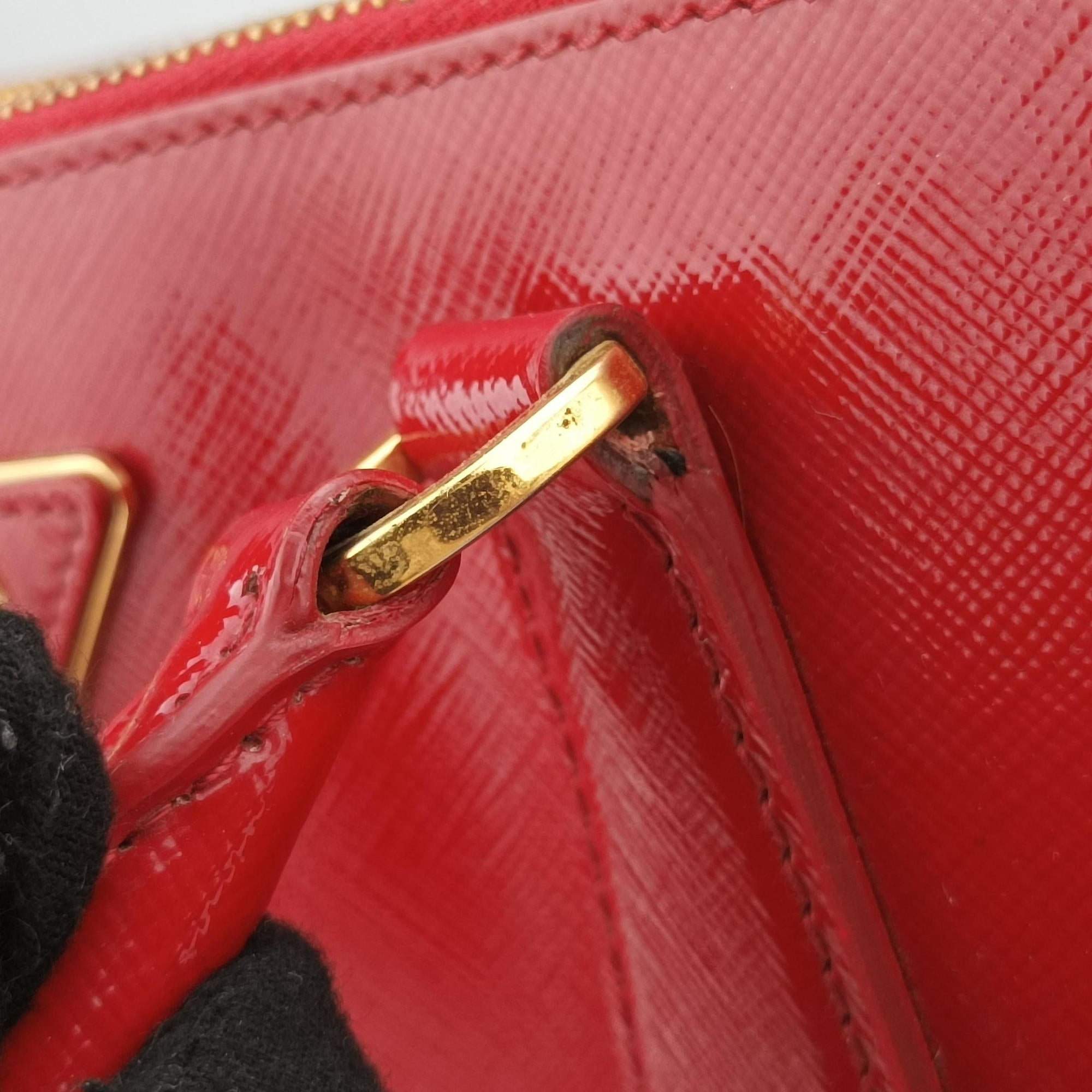 Vintage Prada Galleria Red SAFFIANO Patent BN1801 shoulderbag | stylenewstar