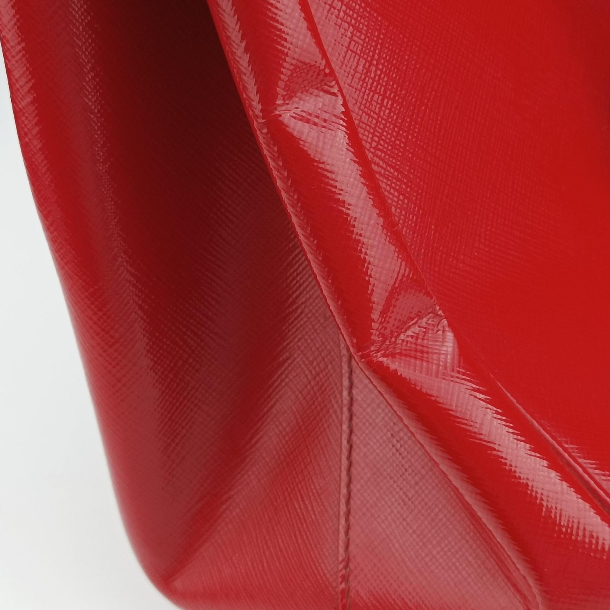 Vintage Prada Galleria Red SAFFIANO Patent BN1801 shoulderbag | stylenewstar