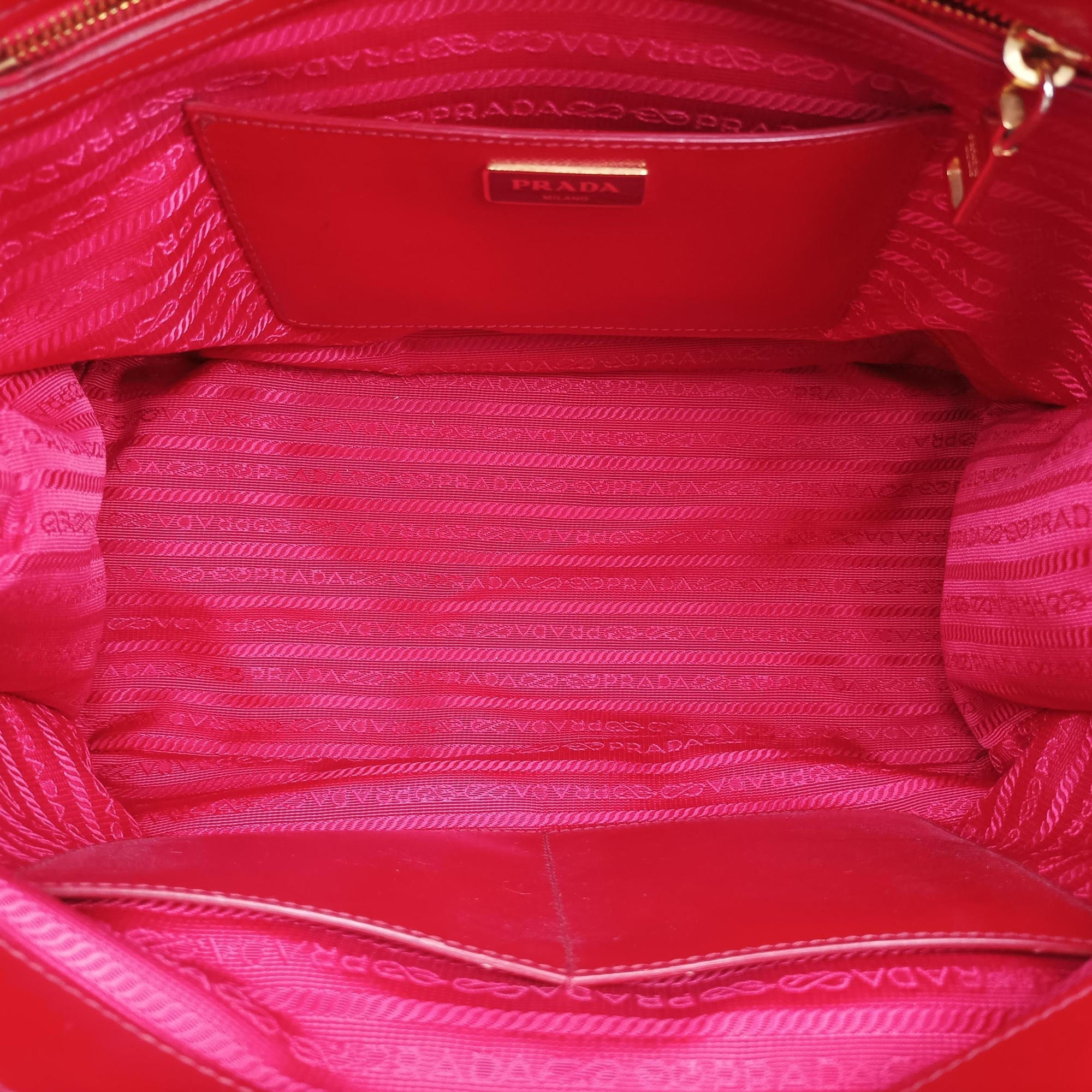 Vintage Prada Galleria Red SAFFIANO Patent BN1801 shoulderbag | stylenewstar