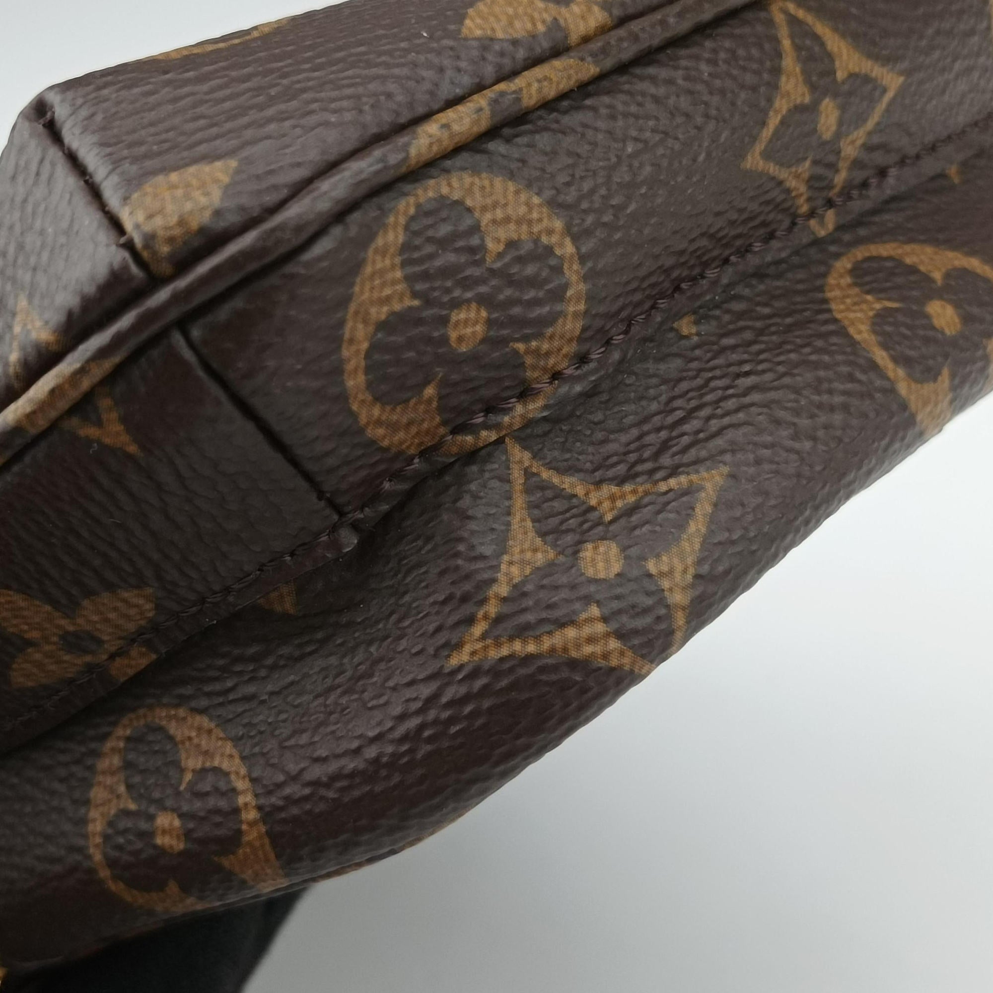 Secondhand Louis Vuitton Utility Phone Sleeve Brown Monogram Canvas M80746 shoulderbag | stylenewstar