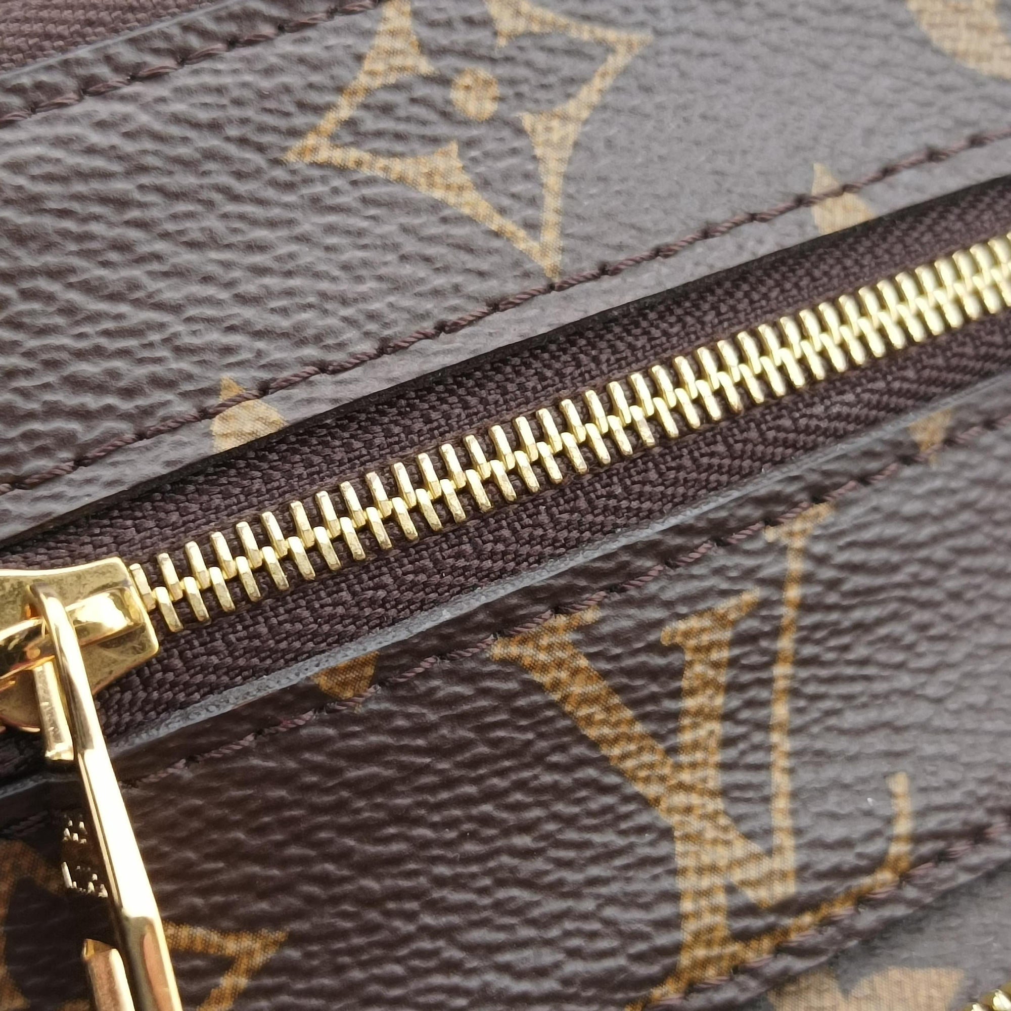 Secondhand Louis Vuitton Utility Phone Sleeve Brown Monogram Canvas M80746 shoulderbag | stylenewstar