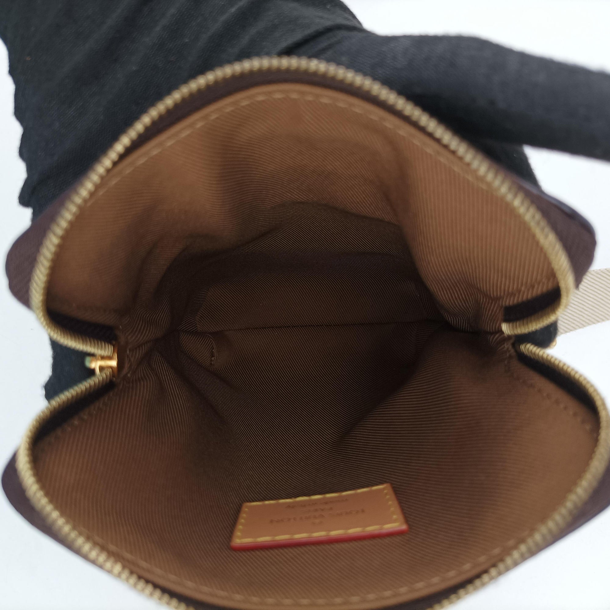Secondhand Louis Vuitton Utility Phone Sleeve Brown Monogram Canvas M80746 shoulderbag | stylenewstar