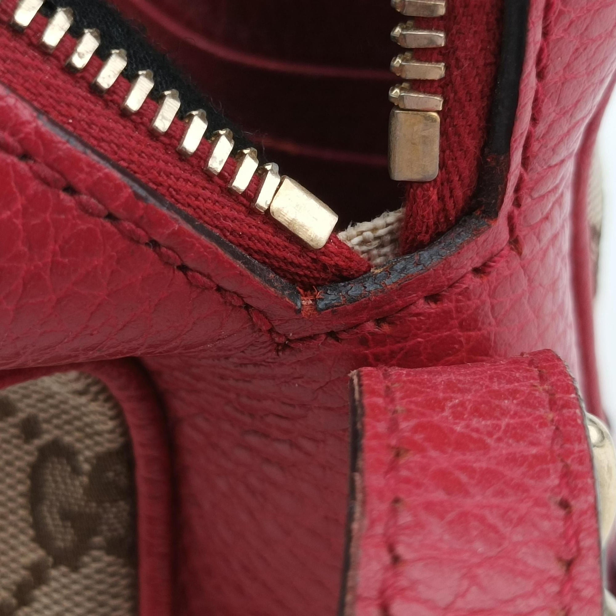 Secondhand Gucci Bree Microguccissima khaki×red canvas×leather 449413 shoulderbag | stylenewstar