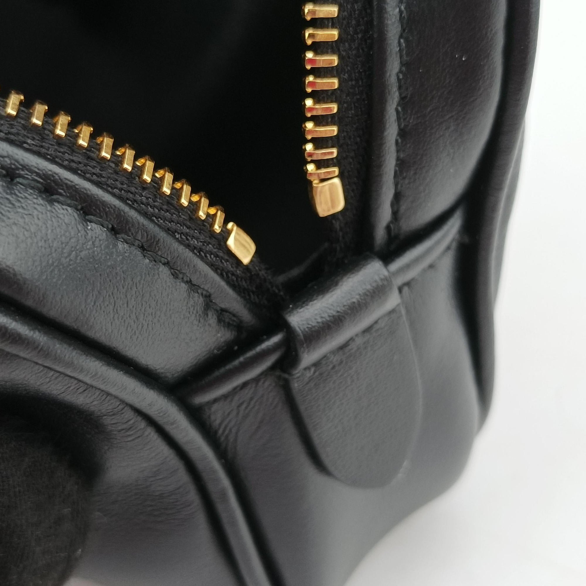 Pre-owned Miu Miu Logo belt Black leather  bum bag/waist bag | stylenewstar