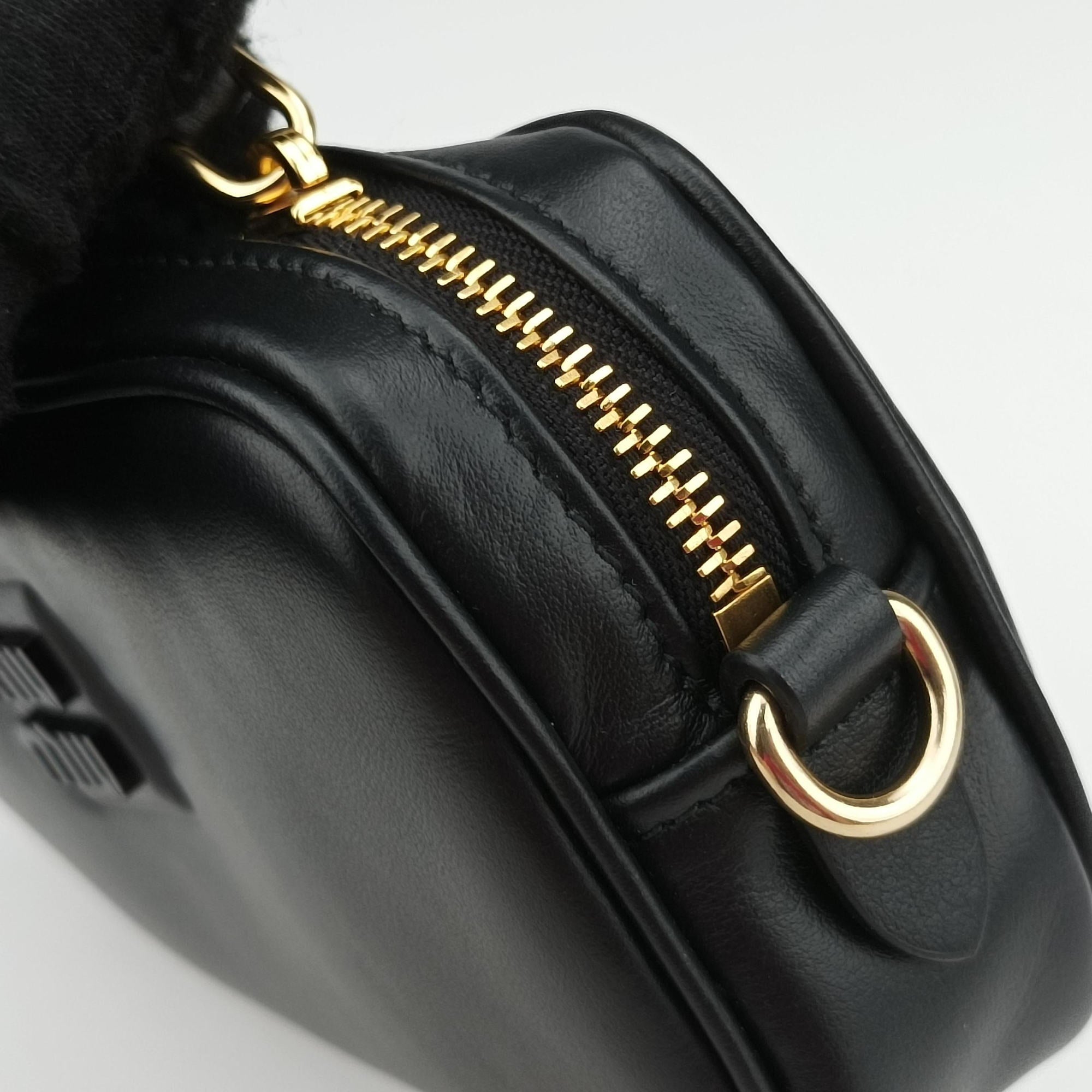 Pre-owned Miu Miu Logo belt Black leather  bum bag/waist bag | stylenewstar