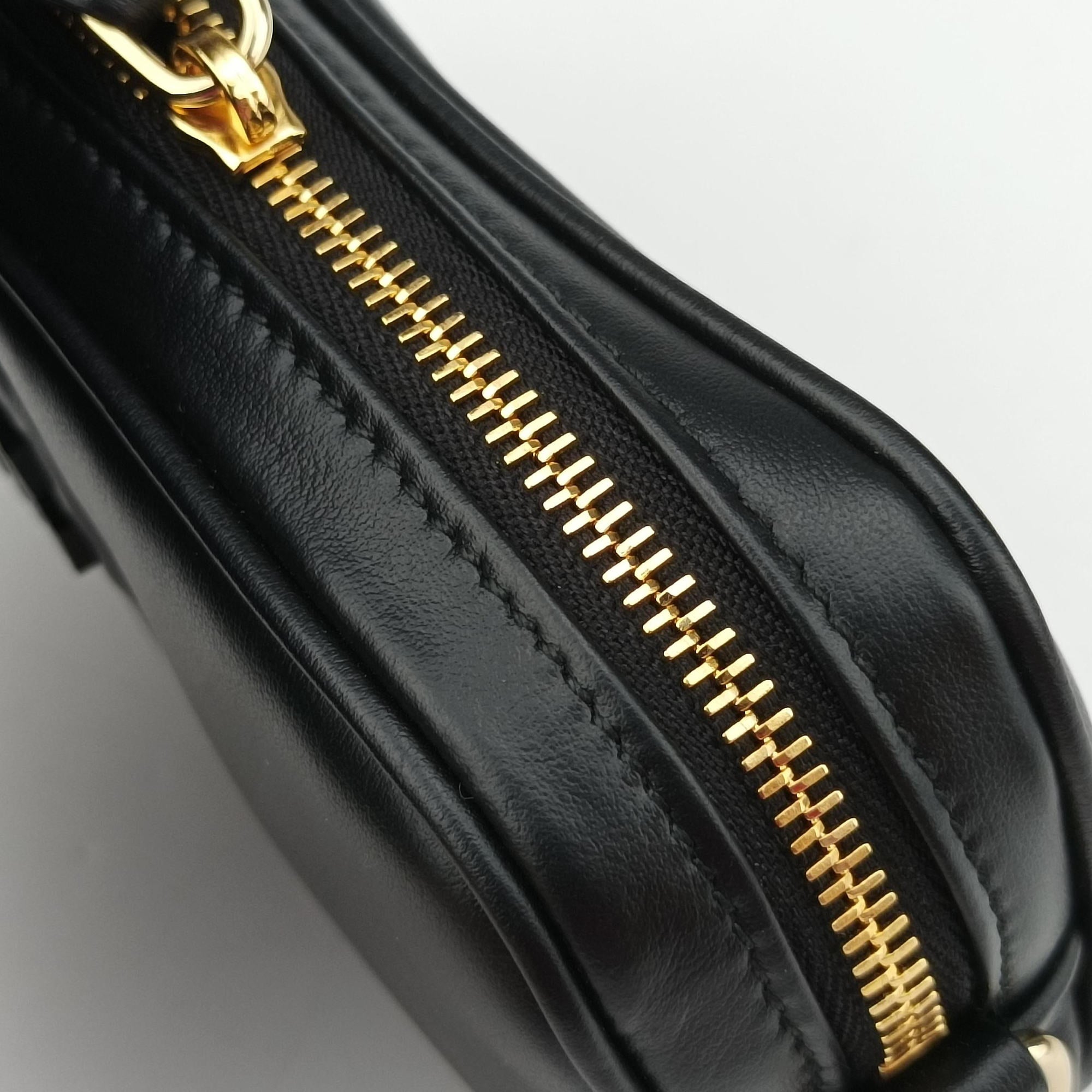 Pre-owned Miu Miu Logo belt Black leather  bum bag/waist bag | stylenewstar