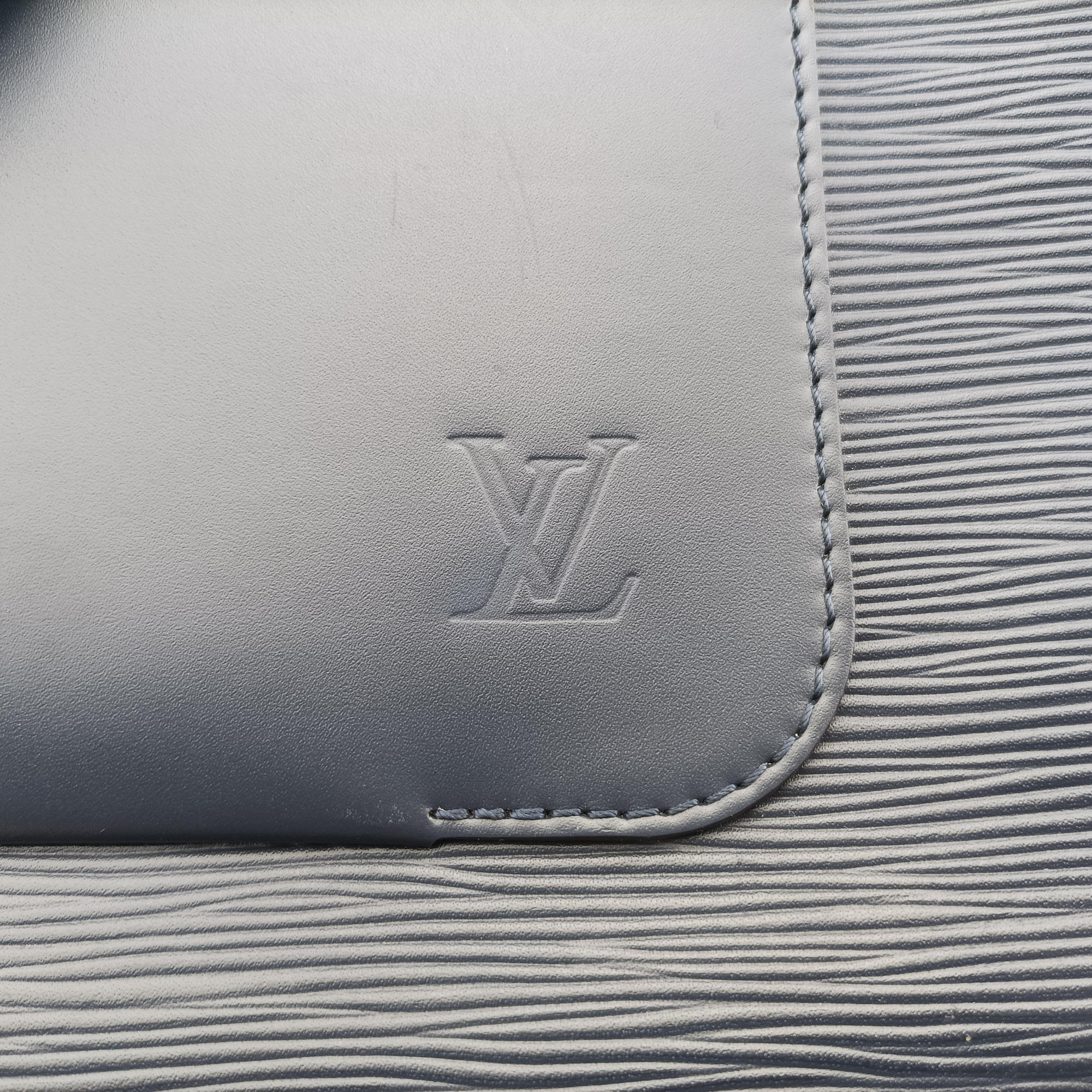 Pre-owned Louis Vuitton Bassano MM Noir Epi M54032 shoulderbag | stylenewstar
