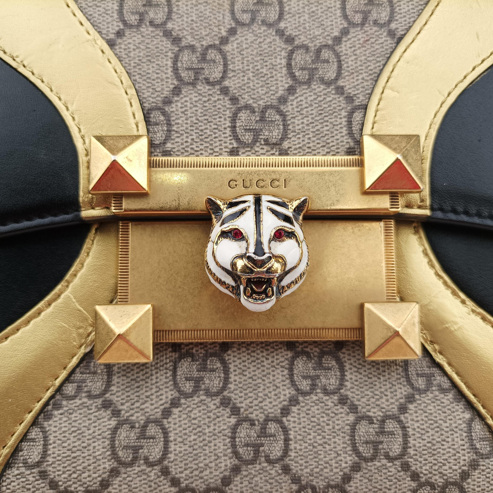Pre-owned Gucci Osiride GG Supreme beige×Black×Golden PVC coated canvas×Leather 497996 shoulderbag | stylenewstar