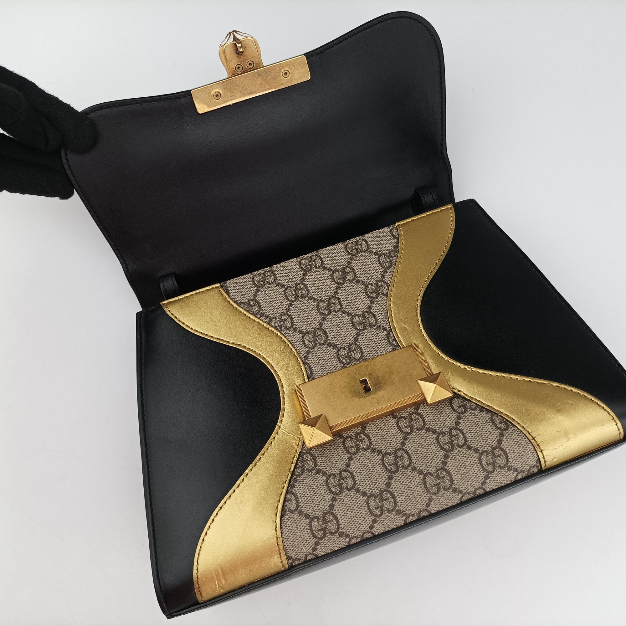 Pre-owned Gucci Osiride GG Supreme beige×Black×Golden PVC coated canvas×Leather 497996 shoulderbag | stylenewstar