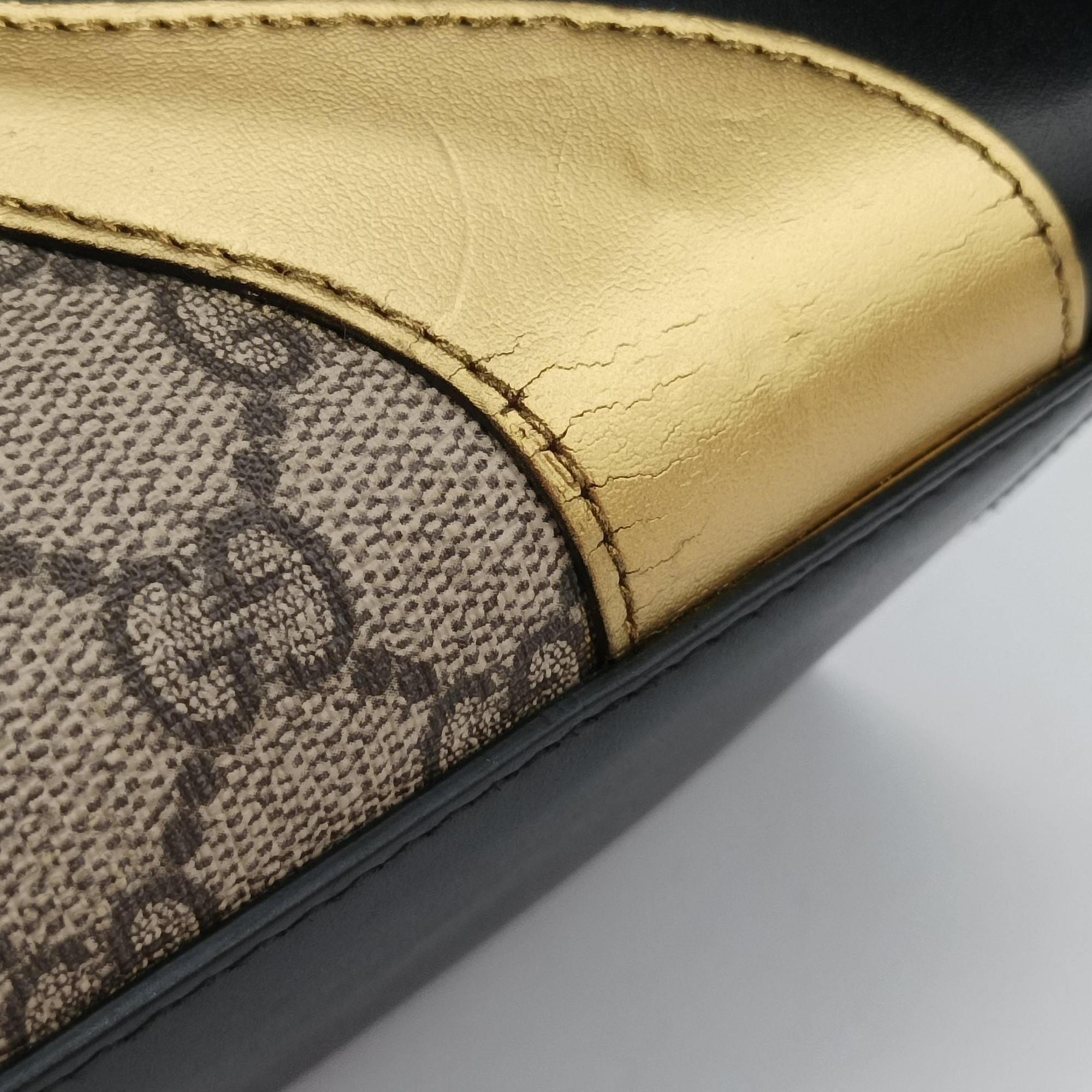 Pre-owned Gucci Osiride GG Supreme beige×Black×Golden PVC coated canvas×Leather 497996 shoulderbag | stylenewstar