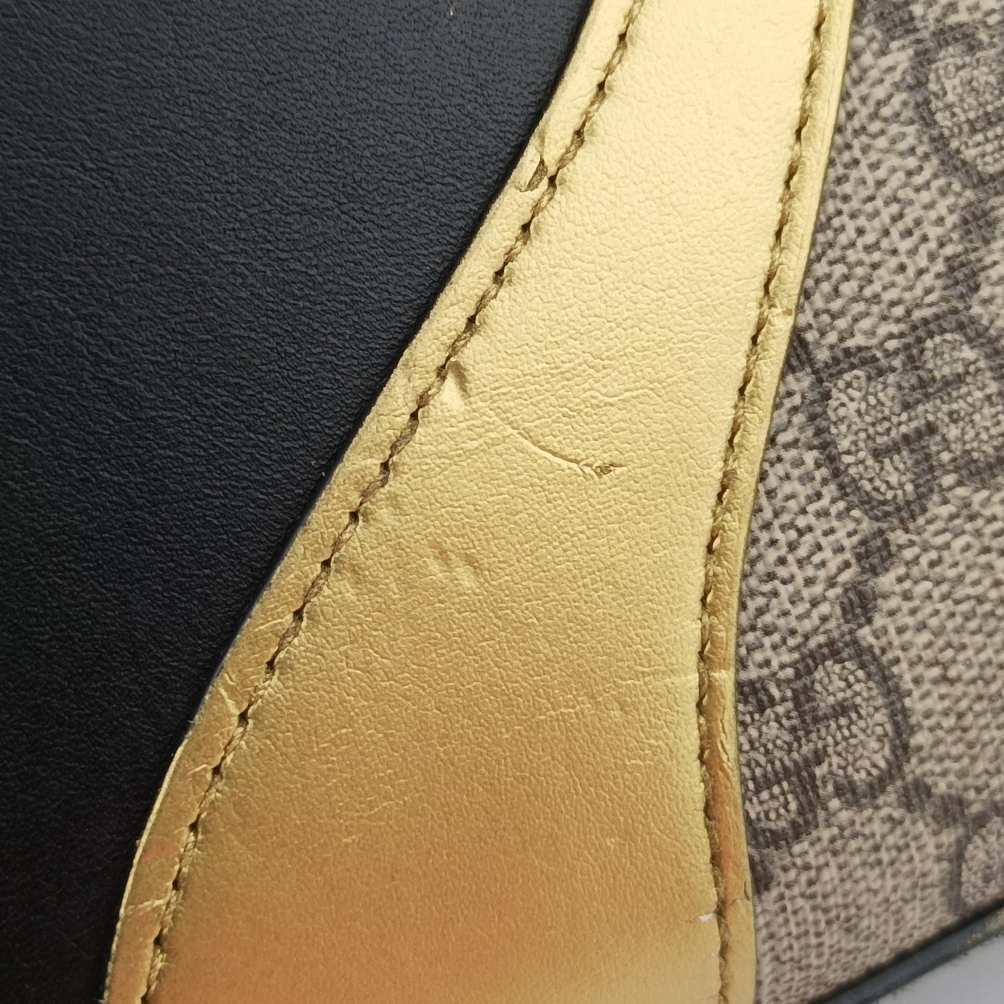 Pre-owned Gucci Osiride GG Supreme beige×Black×Golden PVC coated canvas×Leather 497996 shoulderbag | stylenewstar