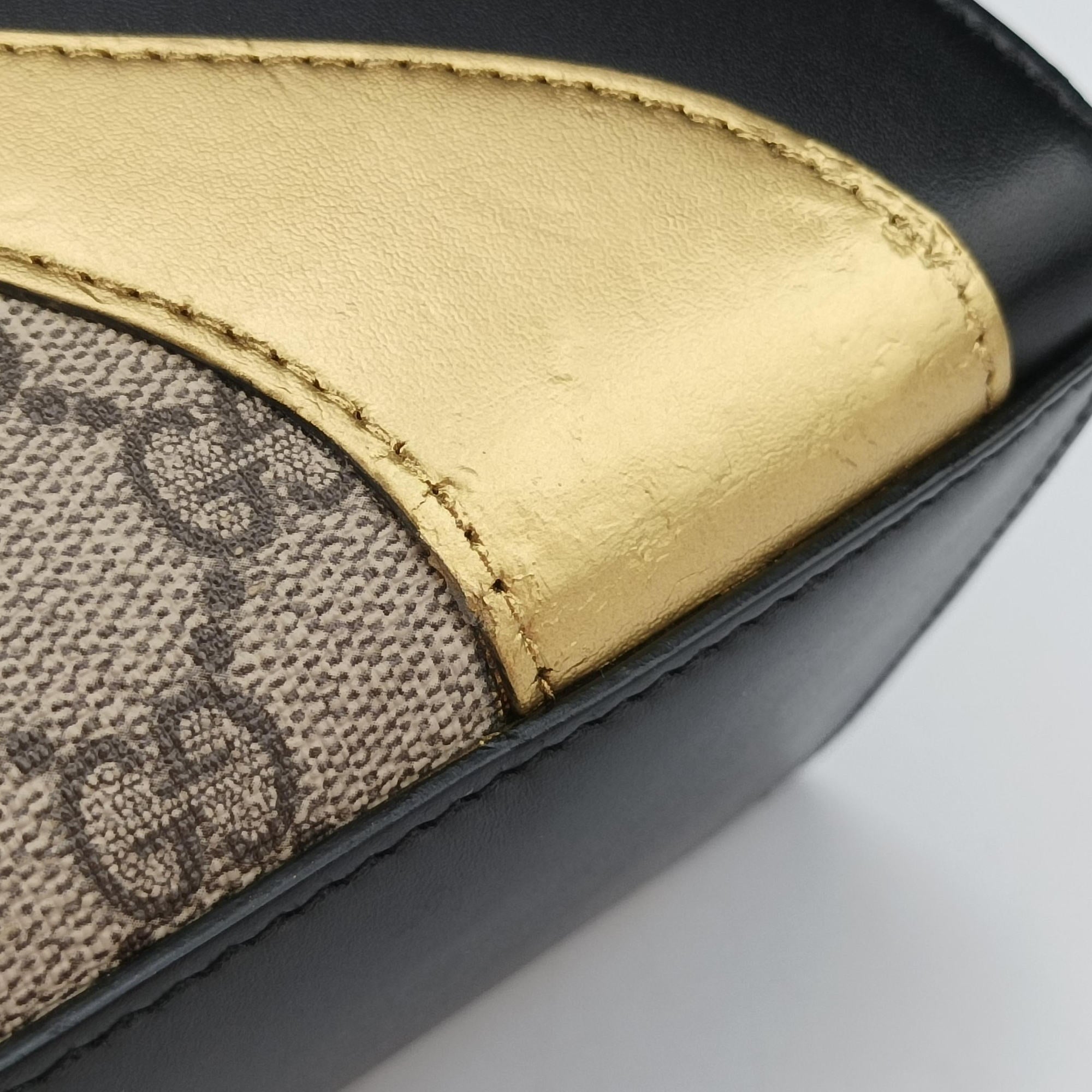 Pre-owned Gucci Osiride GG Supreme beige×Black×Golden PVC coated canvas×Leather 497996 shoulderbag | stylenewstar