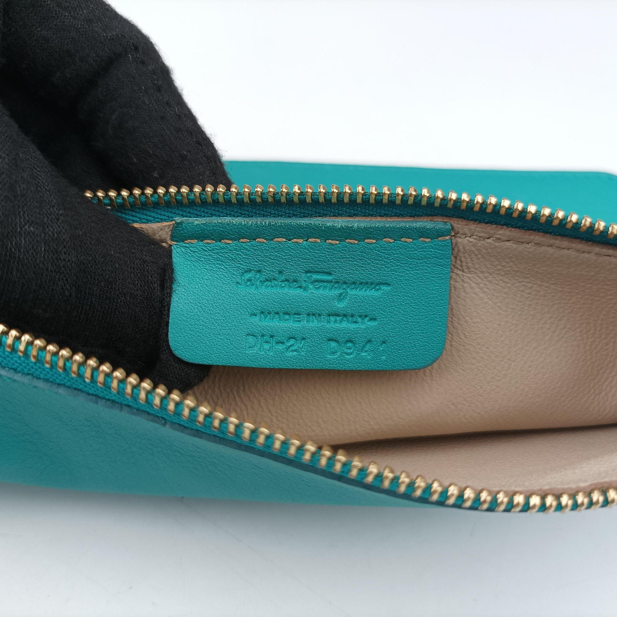 Pre-owned Ferragamo Sookie Blue Leather  shoulderbag | stylenewstar