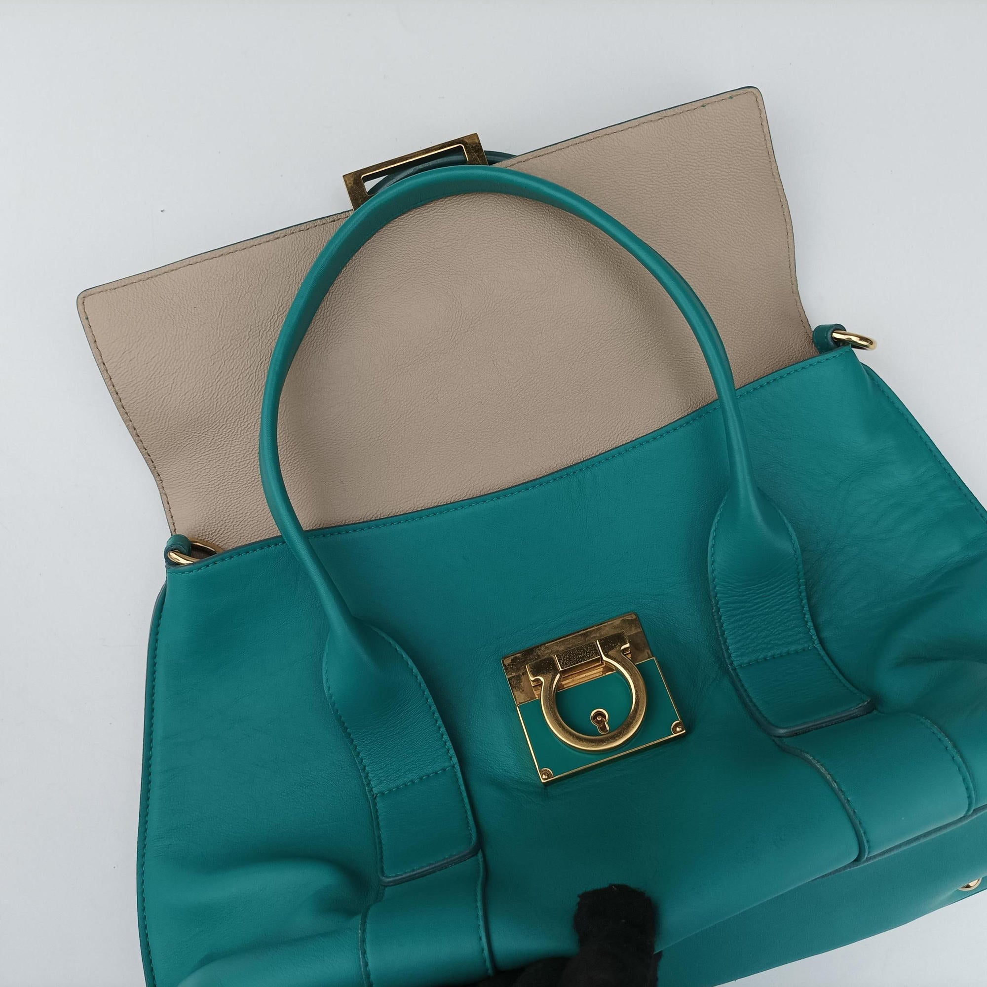 Pre-owned Ferragamo Sookie Blue Leather  shoulderbag | stylenewstar