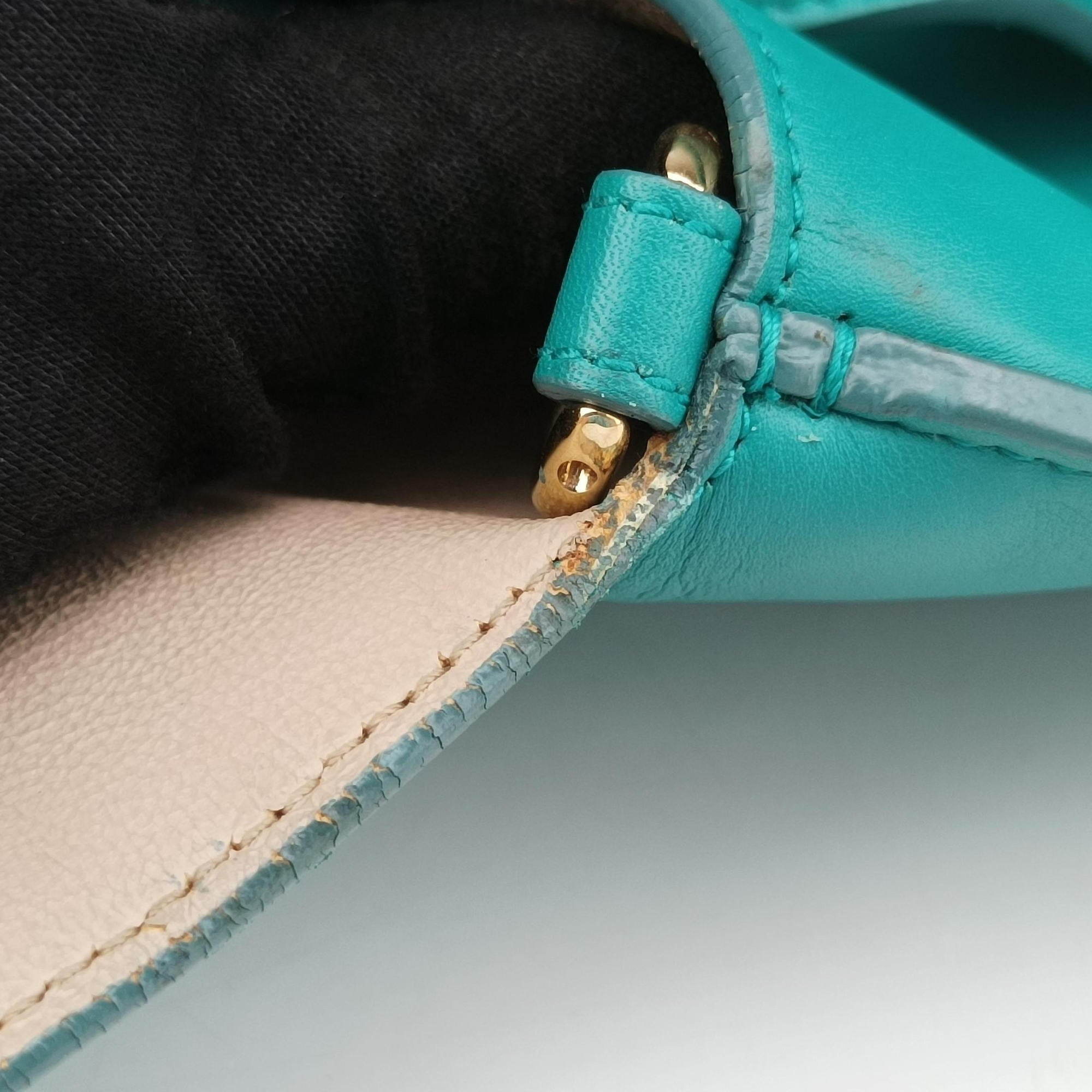 Pre-owned Ferragamo Sookie Blue Leather  shoulderbag | stylenewstar