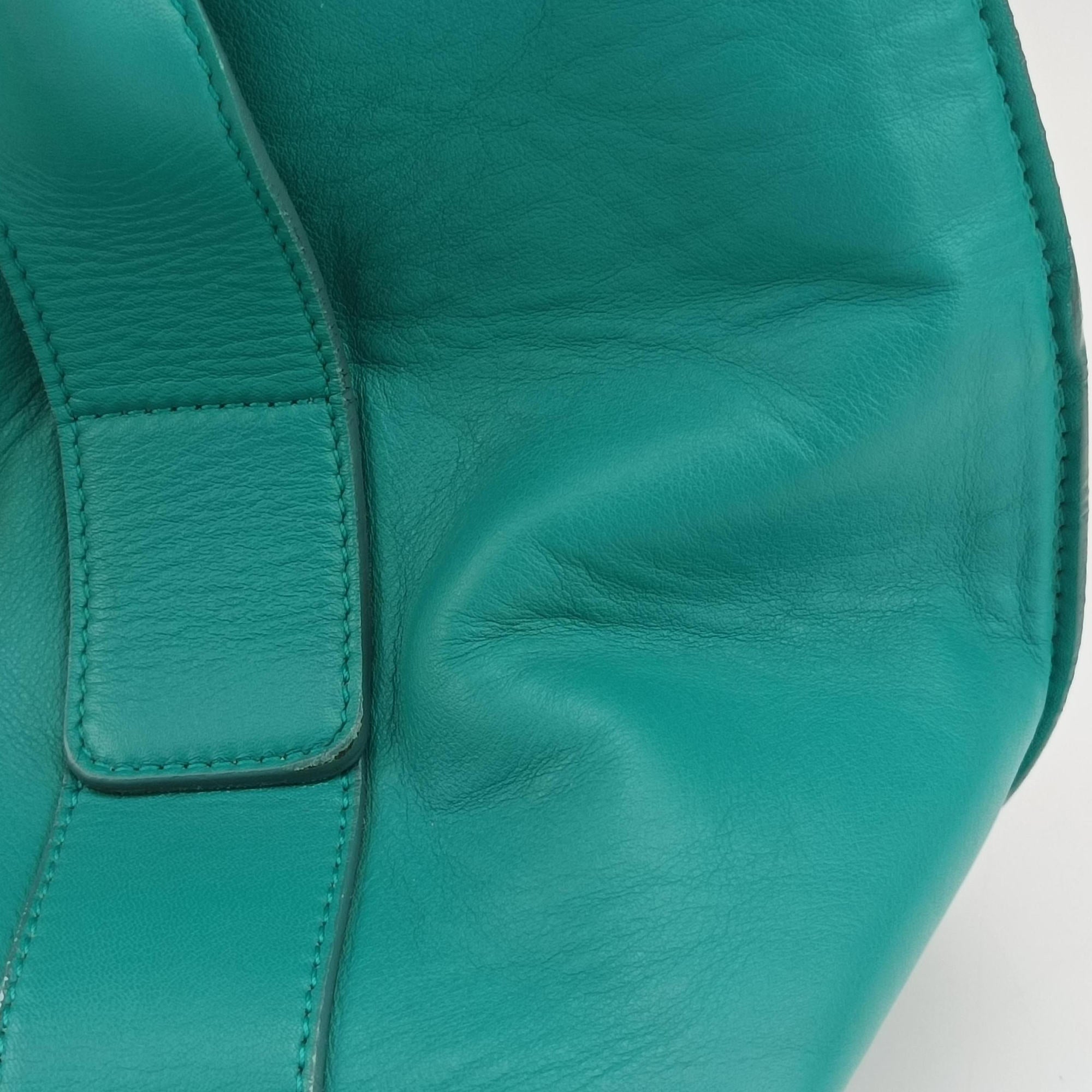 Pre-owned Ferragamo Sookie Blue Leather  shoulderbag | stylenewstar