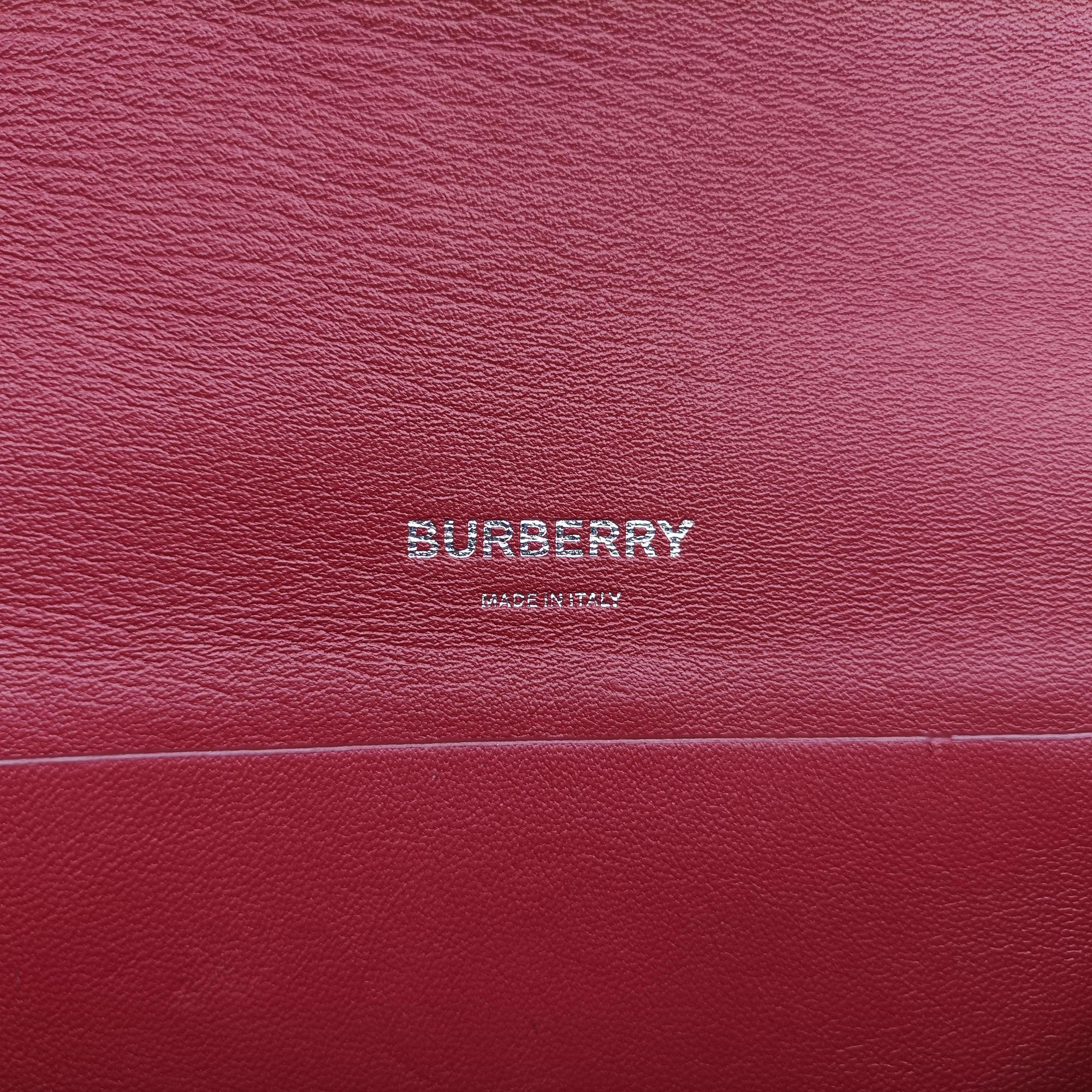 Pre-owned Burberry TB logo Red Leather  shoulderbag | stylenewstar