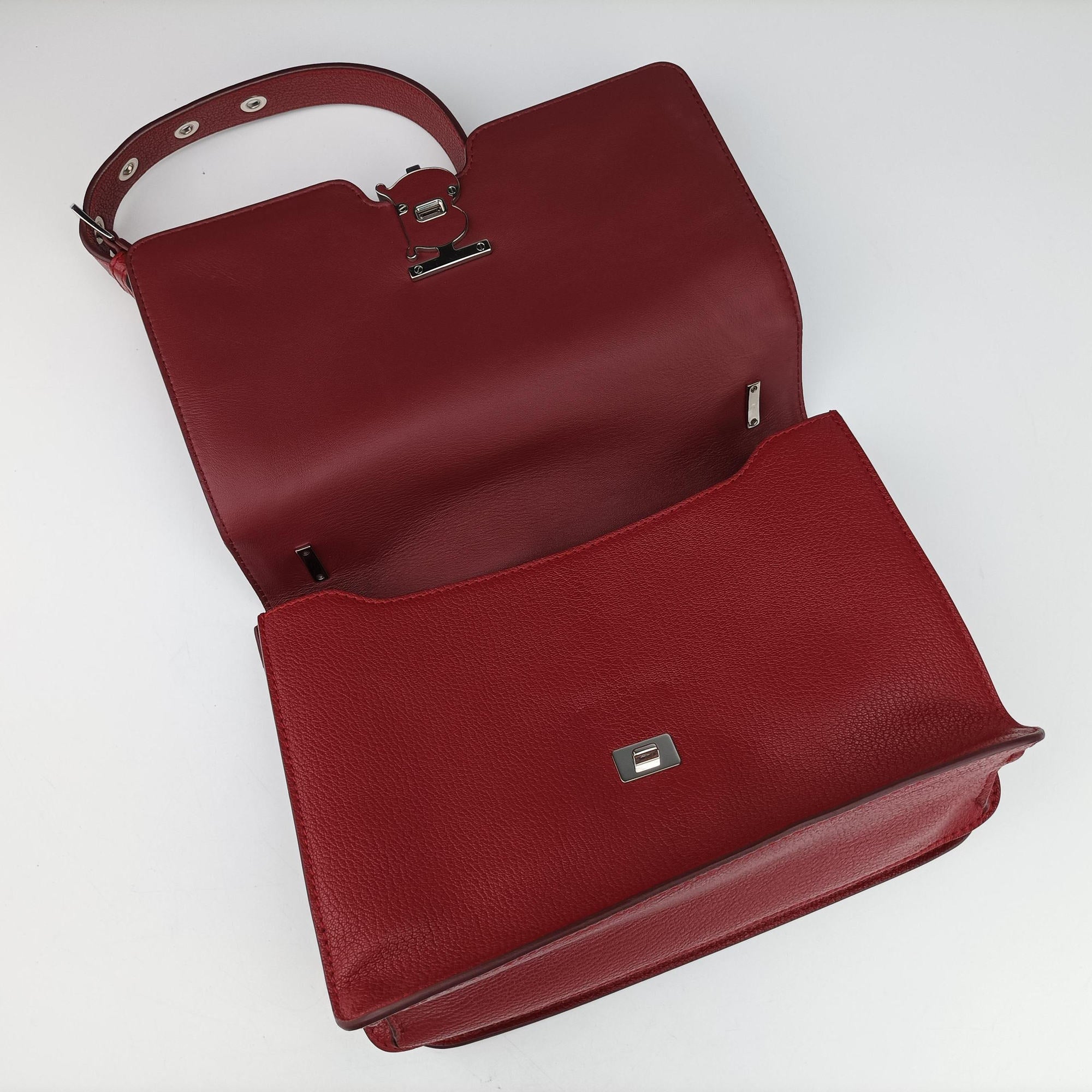 Pre-owned Burberry TB logo Red Leather  shoulderbag | stylenewstar